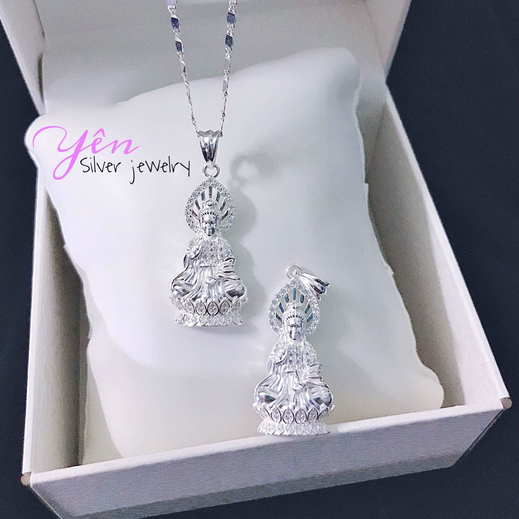 Mặt Phật quan âm bồ tát bạc đính đá ( không dây)