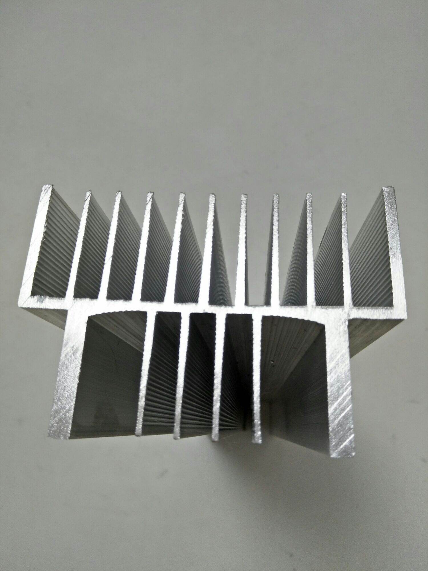 Nhôm 2u dài 22cm, cao 8,5 cm