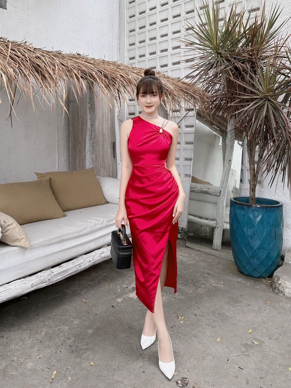 Đầm ôm phi lệch vai kết đá giọt nước eo