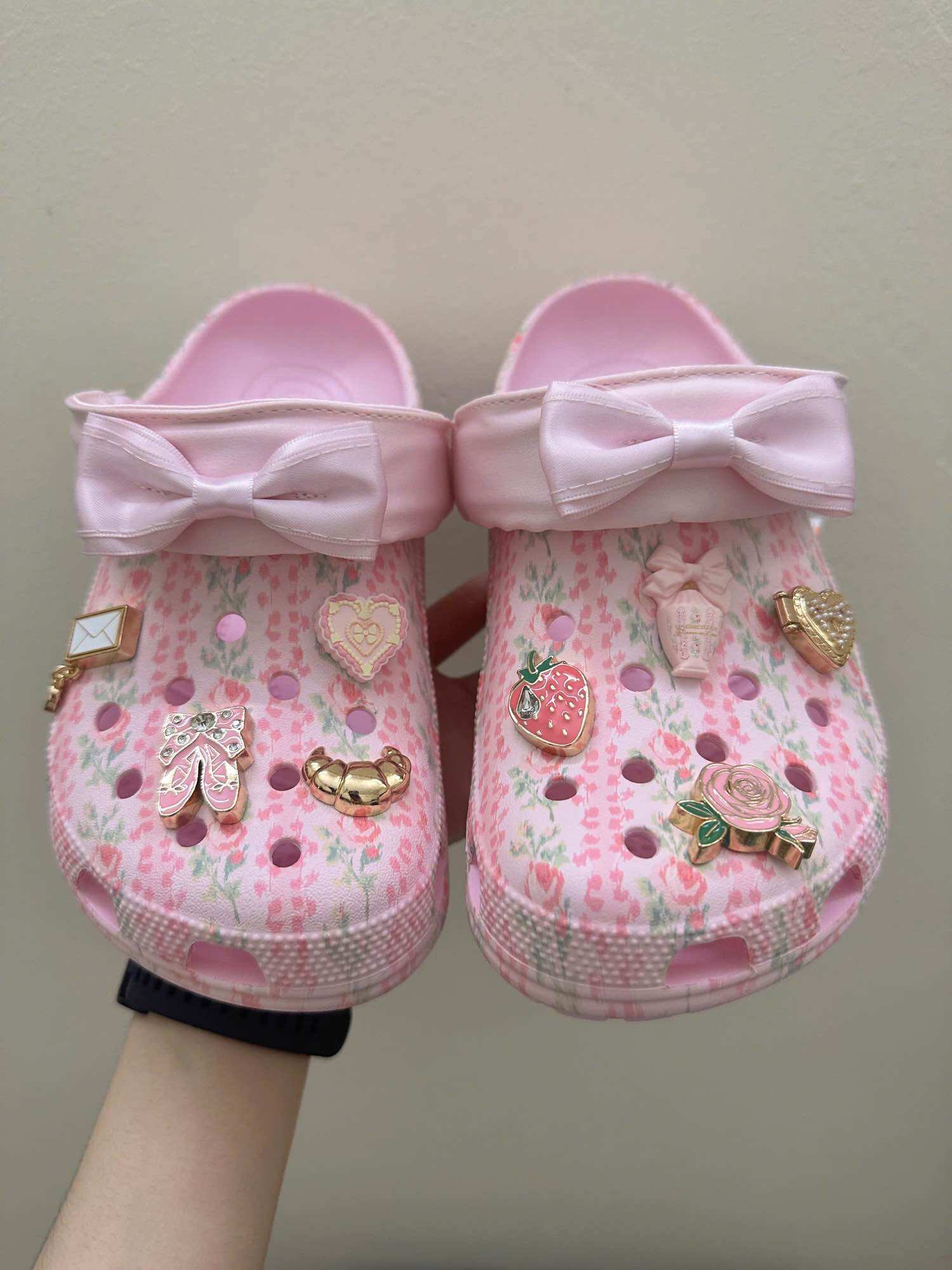 Sục crocs chính hãng, c.roc.s shoes sục hoa Hồng fancy, giầy dép thời trang nam nữ đi mưa xịn