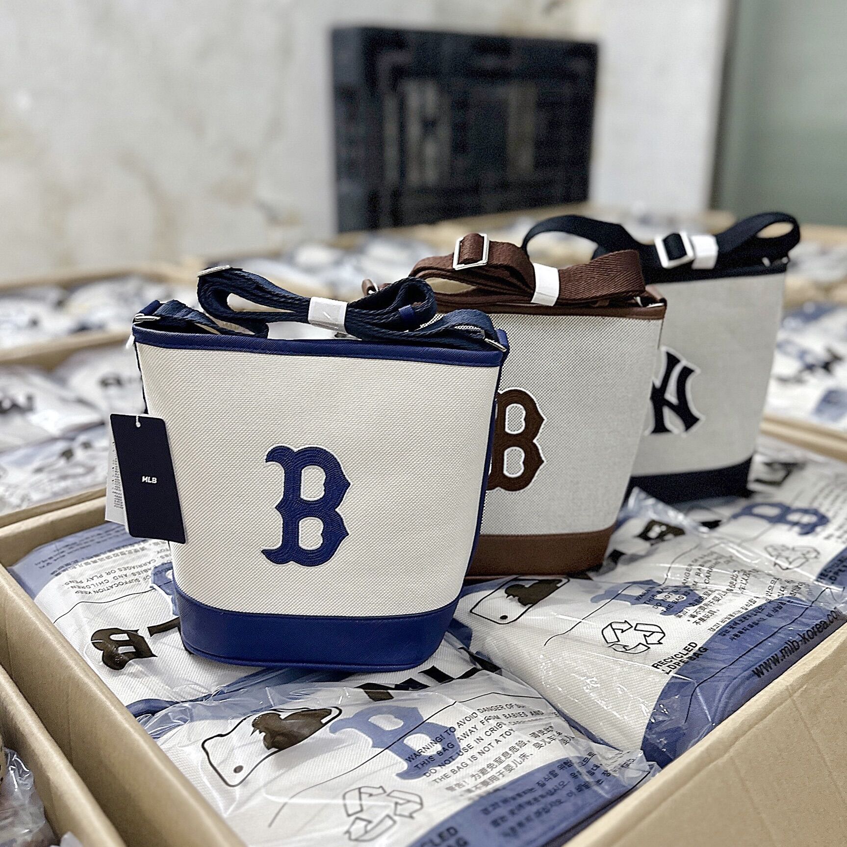 Túi tote basic big logo canvas quai đeo điều chỉnh size 23
