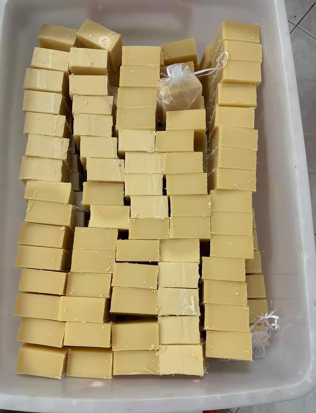 Xà bông Handmade Dầu dừa Nghệ (Turmeric)