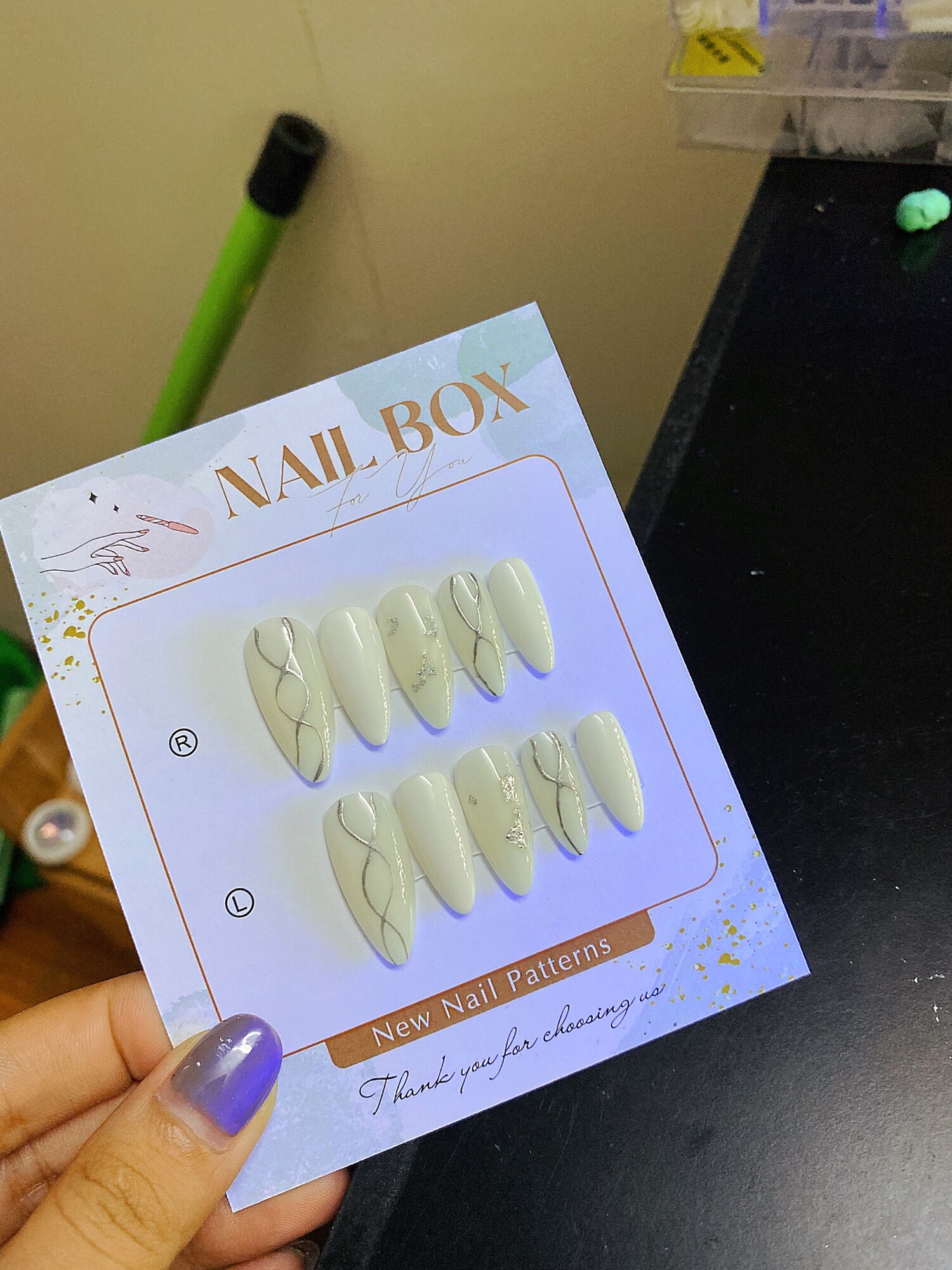 Nailbox móng tay giả thiết kế Huyền Trang Nail lấp lánh vảy cá