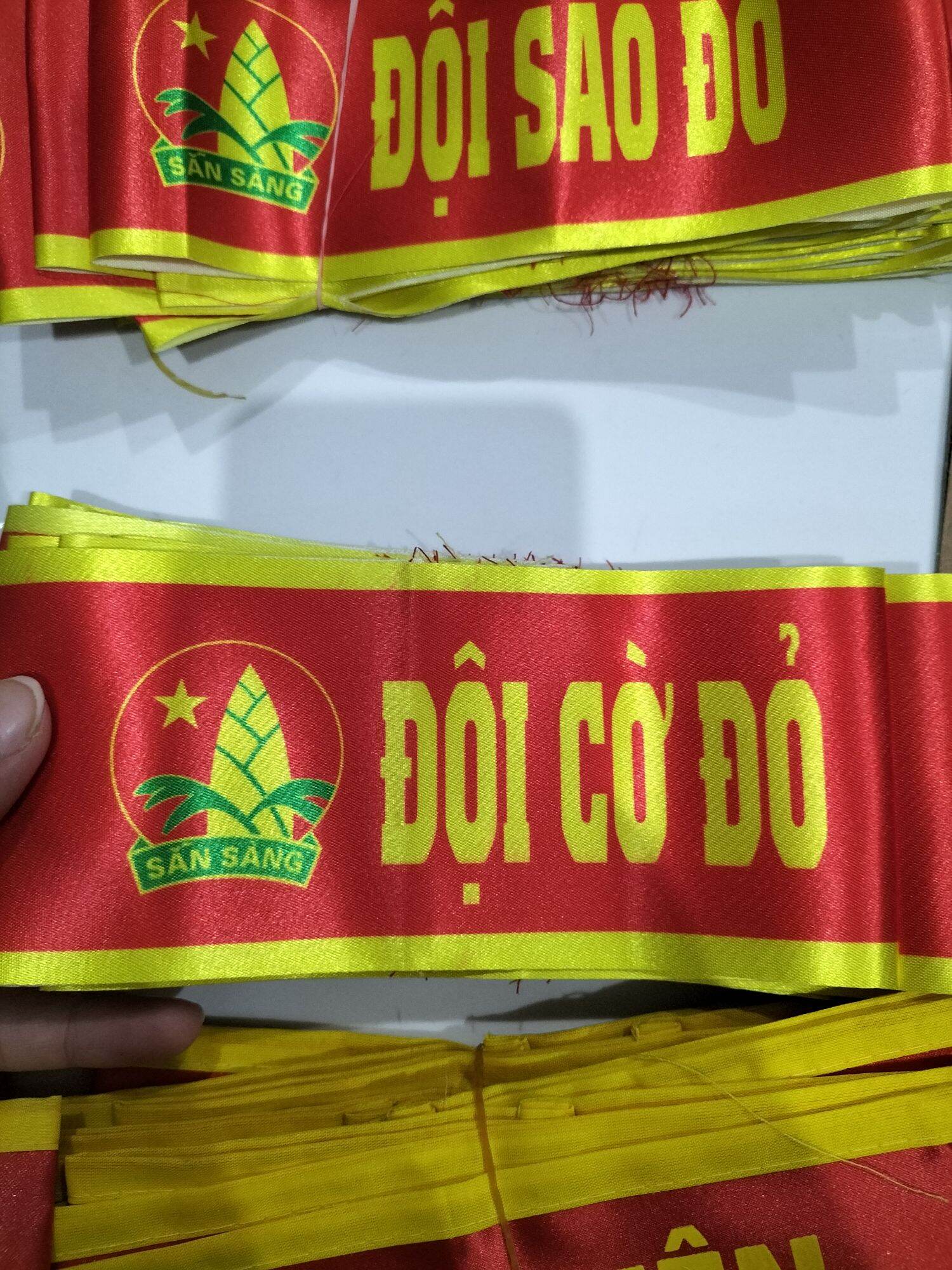 Băng đội đội cờ đỏ/ đội sao đỏ (tặng kim băng)