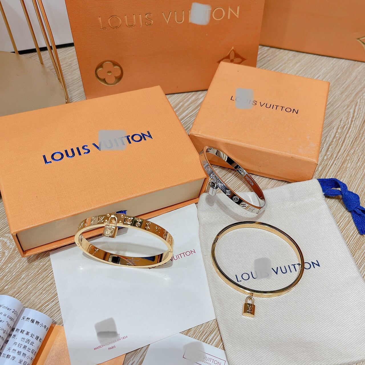 KHÔNG BOX Vòng tay khắc hoạ tiết LV Louis Vuitton 3mm và hoa văn tinh  xảo cho nam nữ  HolCim  Kênh Xây Dựng Và Nội Thất