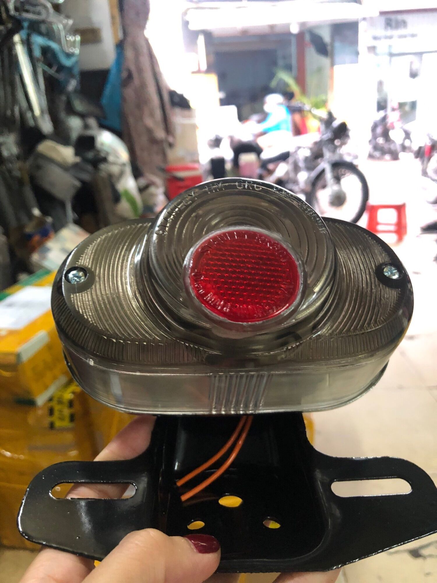 Đèn lái 67 chụp khói đồng tiền đỏ