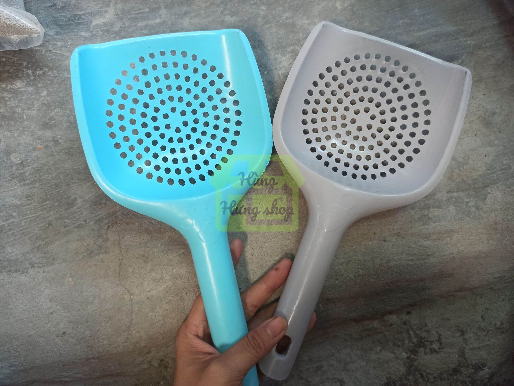 Xẻng xúc cát vệ sinh cho mèo lớn lỗ tròn