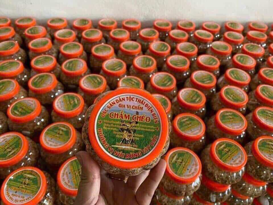 Chẩm chéo Tây Bắc (chẩm chéo hạt dổi) chấm thịt, trái cây