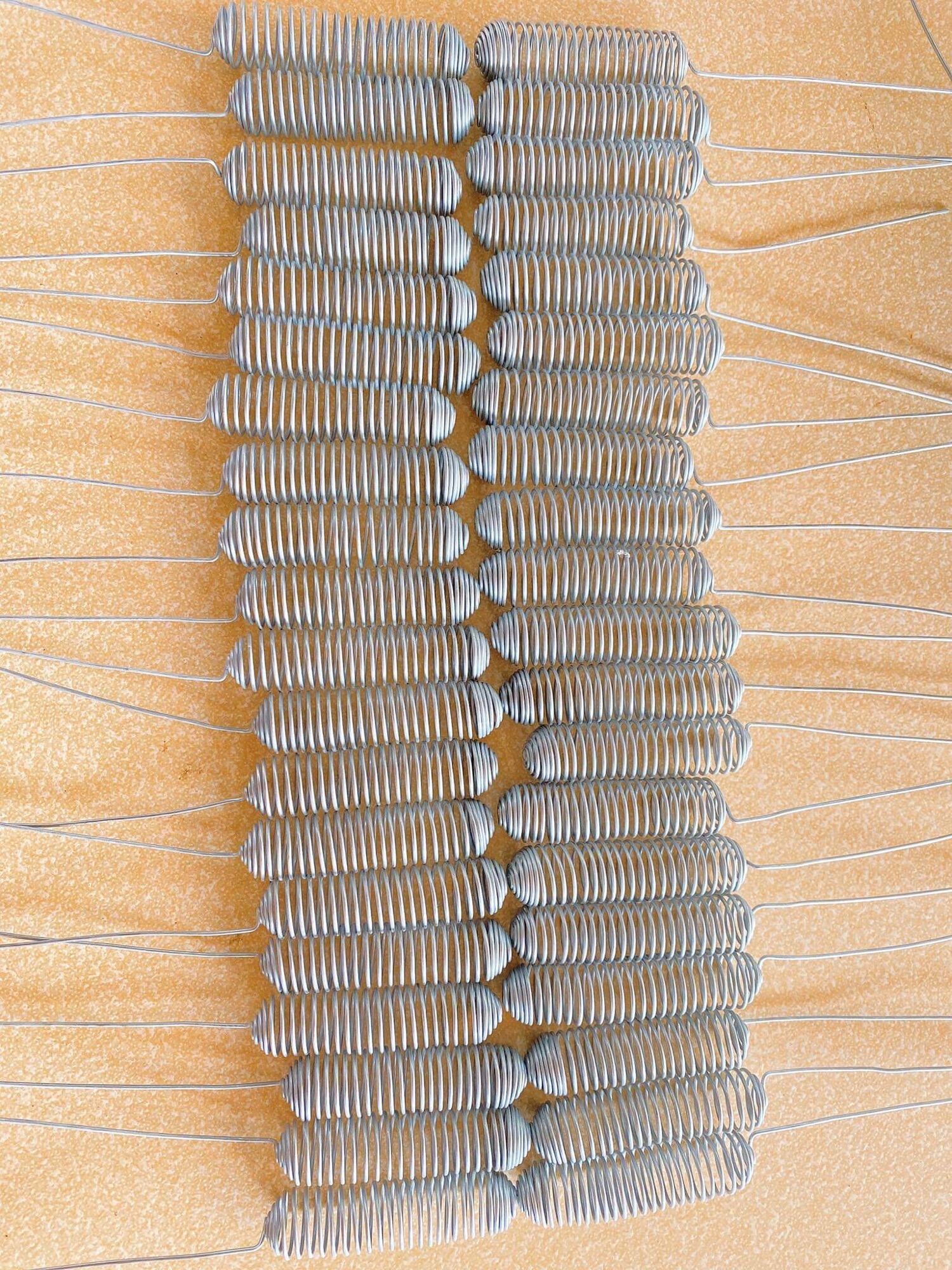 Lồng nhốt ong chúa lò xo