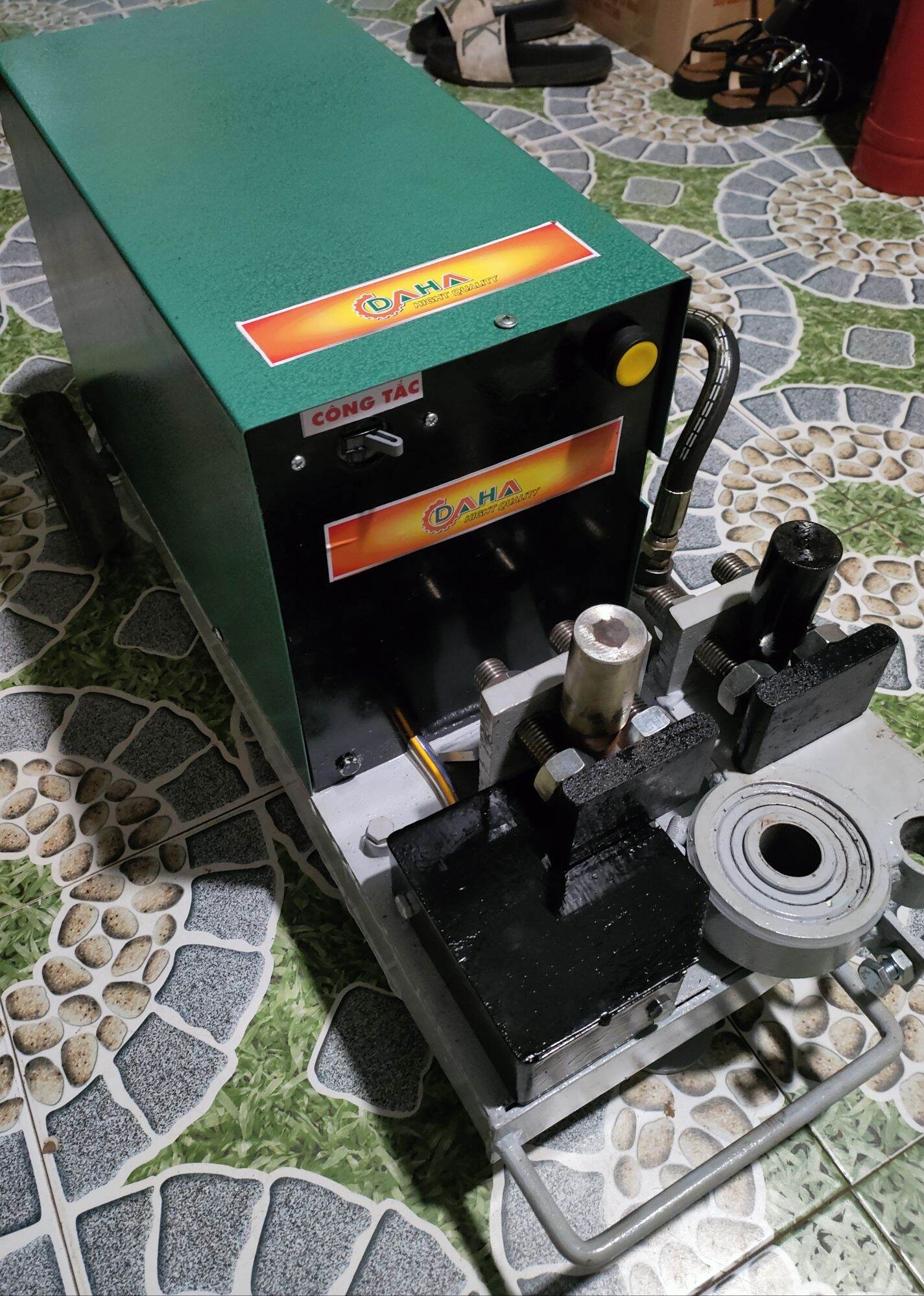 Máy bẻ sắt thủy lực