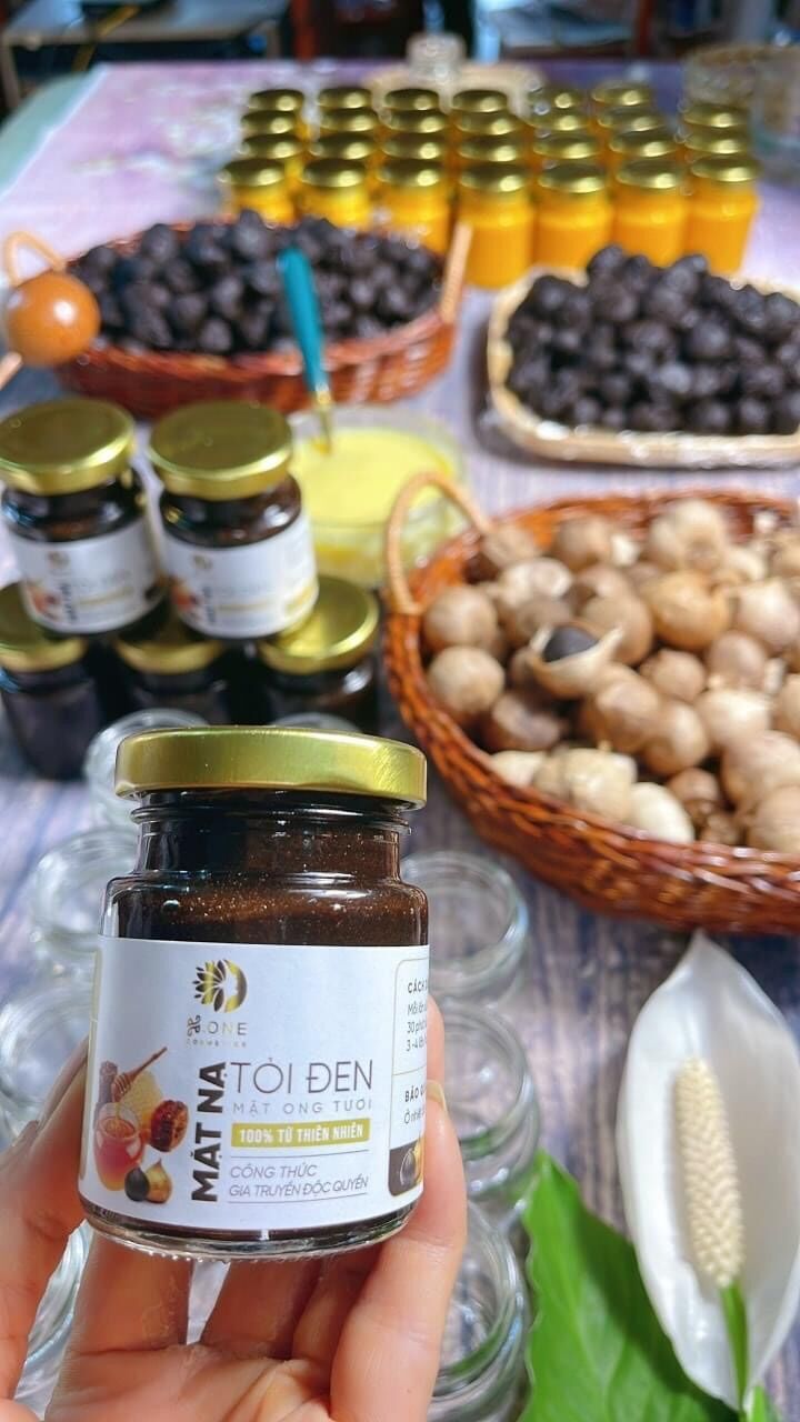 Mặt Nạ Tỏi Đen Phấn Hoa Sữa Ong Chúa