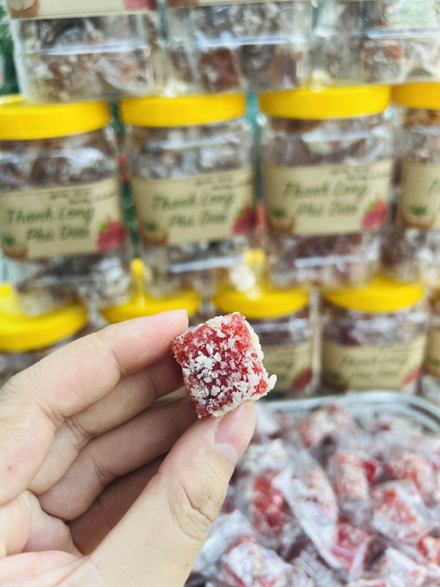 Mứt thanh long phủ cơm dừa dẻo viên  500g