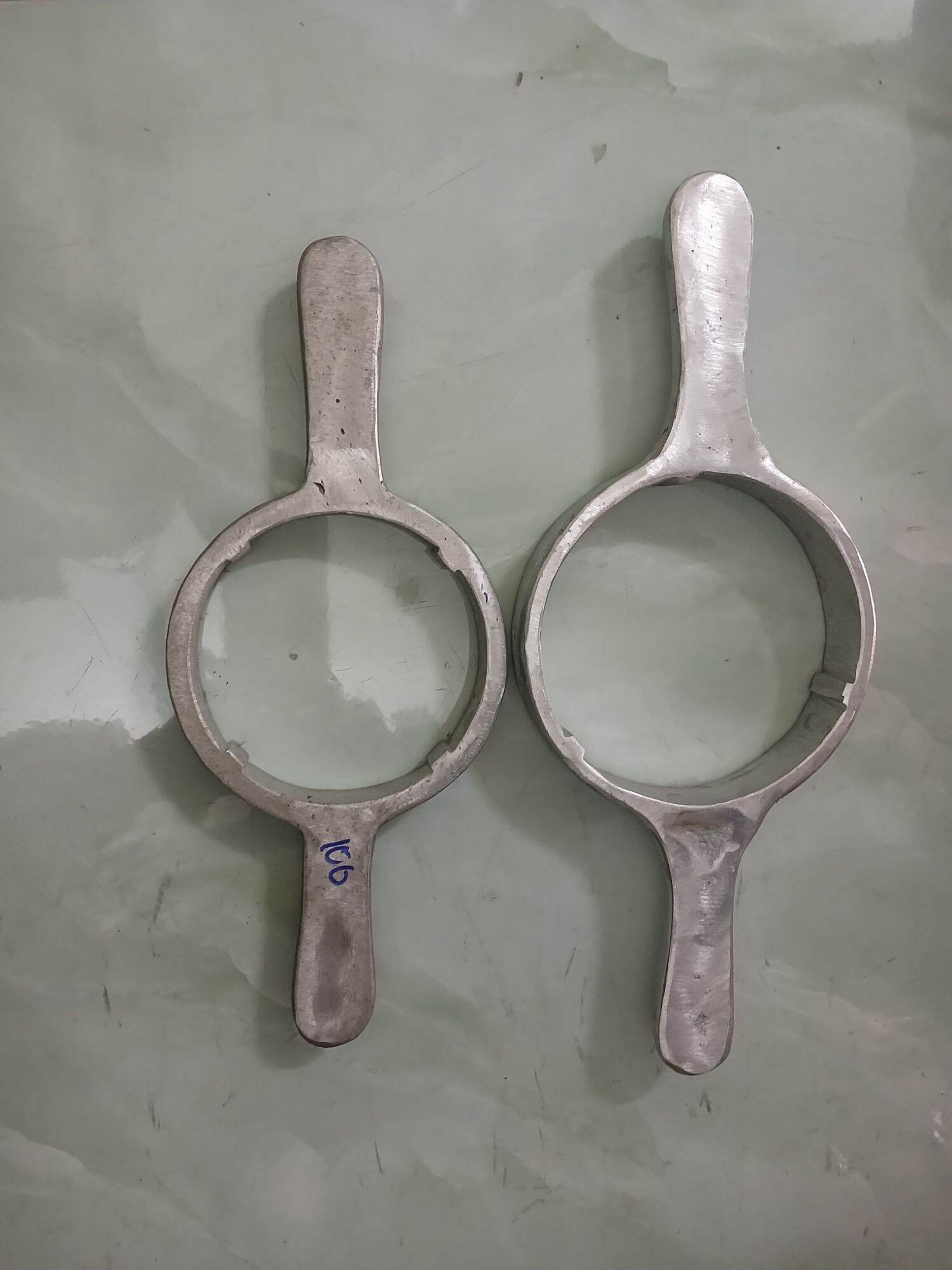 Cây xiết nắp bình nước lớn( nhôm) size .110