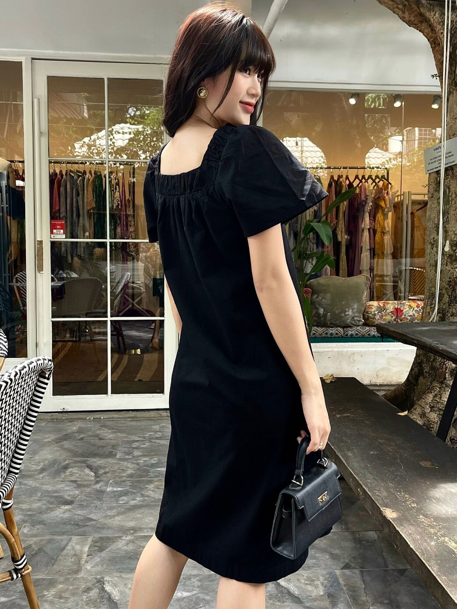 Đầm Thêu Linen Cổ Vuông Xênh