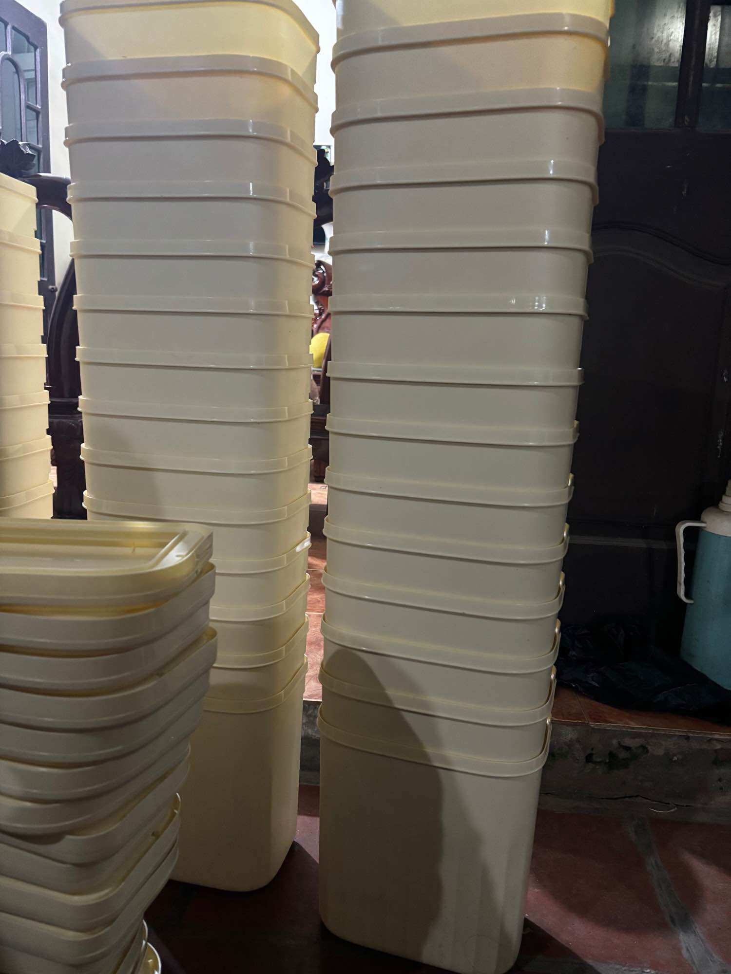 Thùng Rác Treo Tường Có Lắp Đạy Tiện Ích