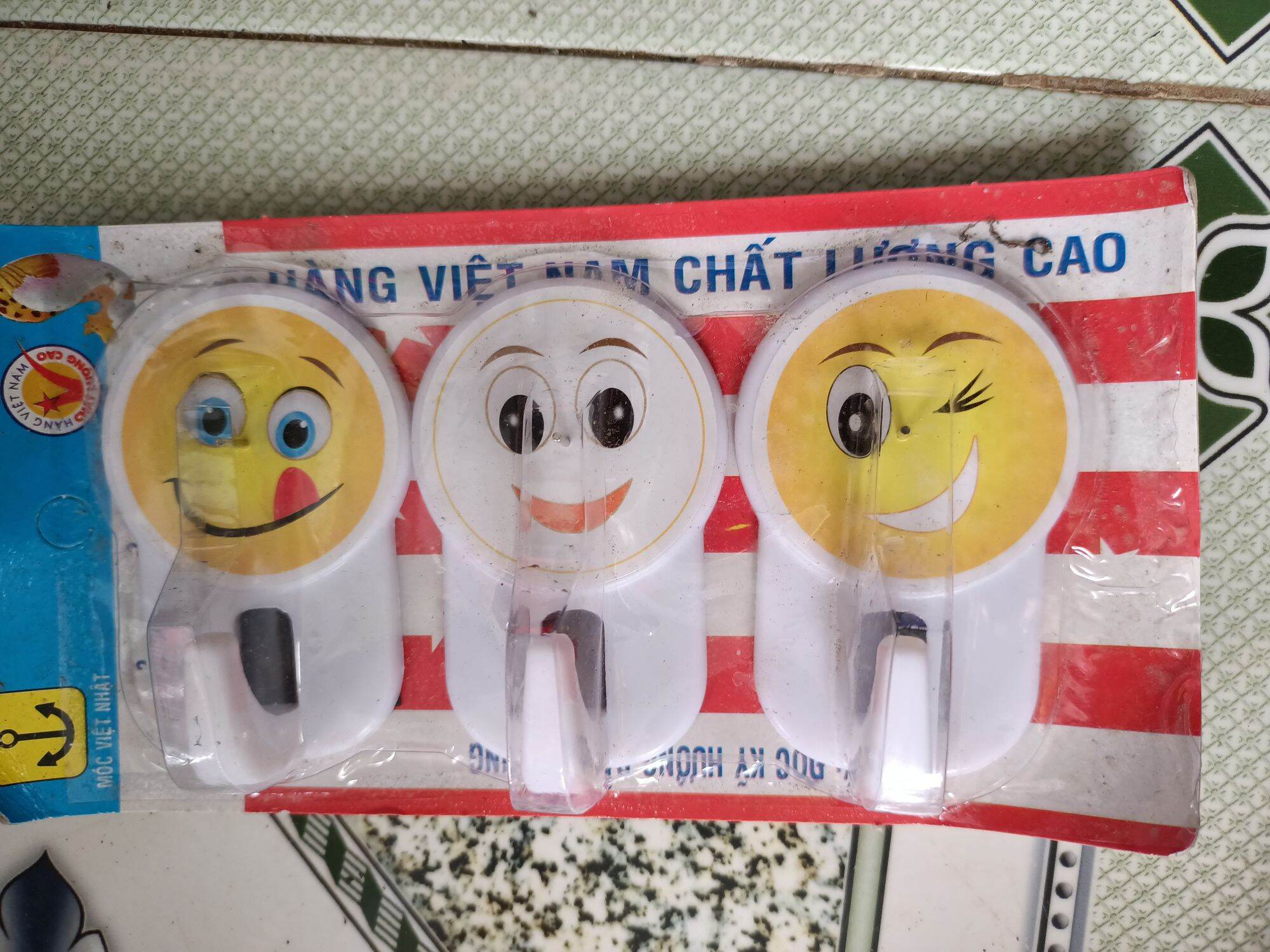 móc dán tường có đinh đóng (vỉ 3 cái)