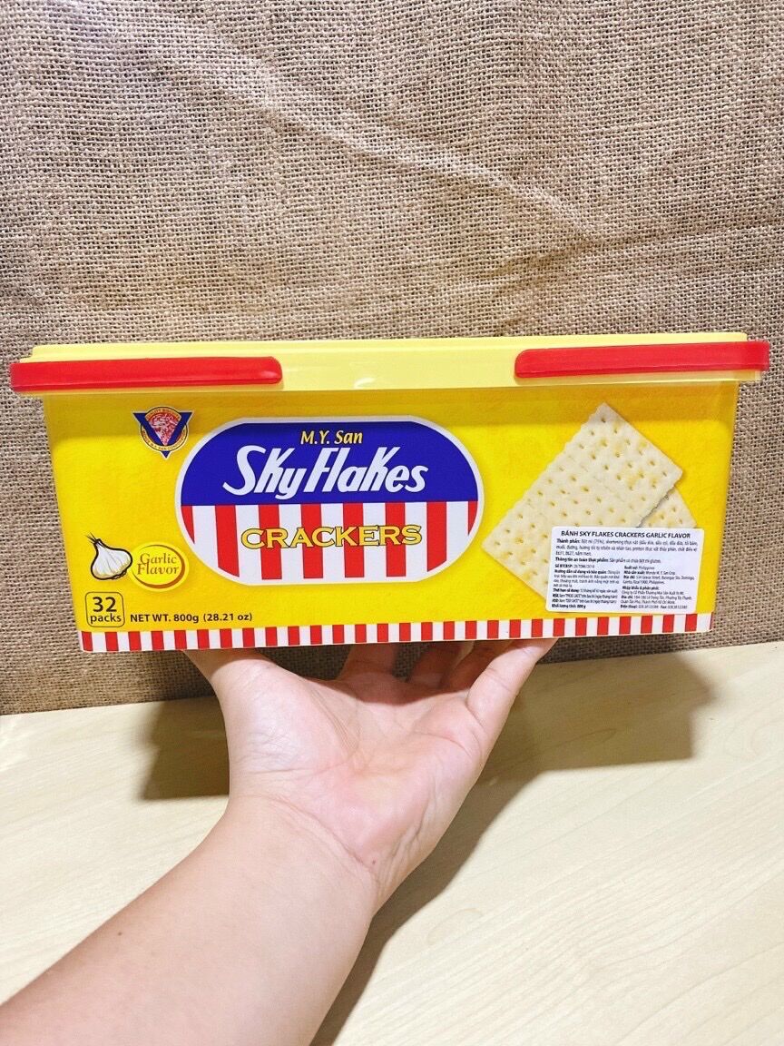 Bánh ăn kiêng sky flakes vị tỏi 800g date 11/2024