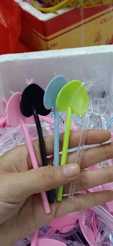 Muỗng trộn kem body ( 100c 2 loại )