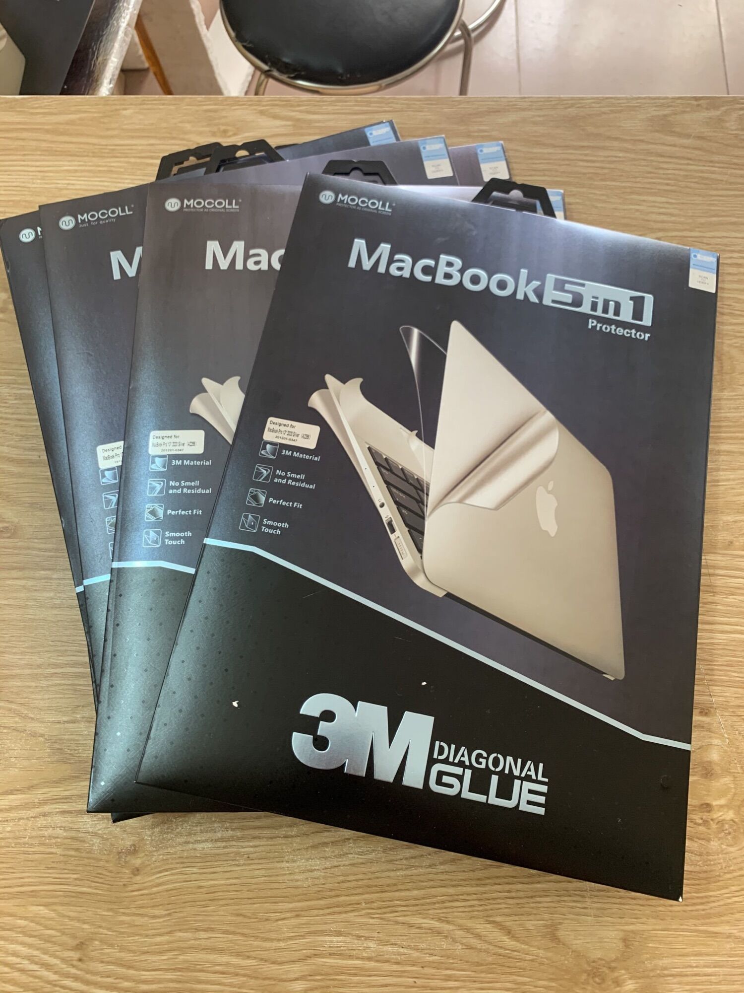 Bộ dán Mocoll Macbook Air M1 2020 5in1 Gray gold silver chính hãng