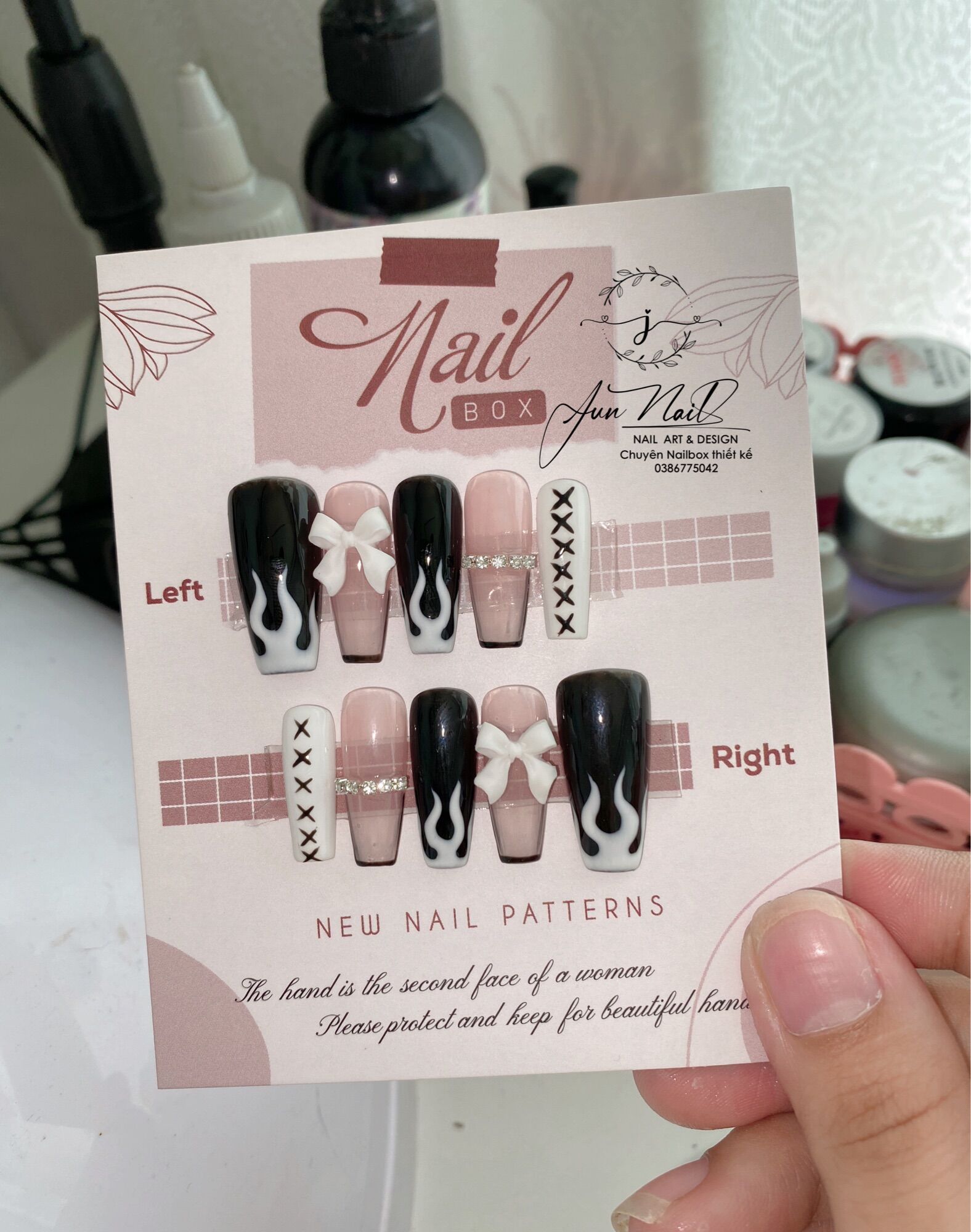 Nailbox thiết kế theo yêu cầu-mẫu nail phong cách trung tone đen