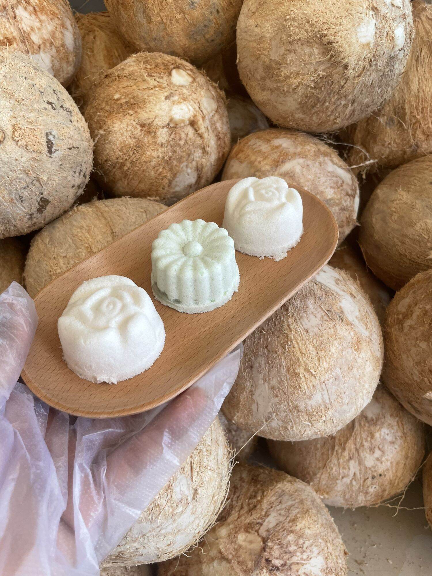 BÁNH IN DẺO NHÂN DỪA NON