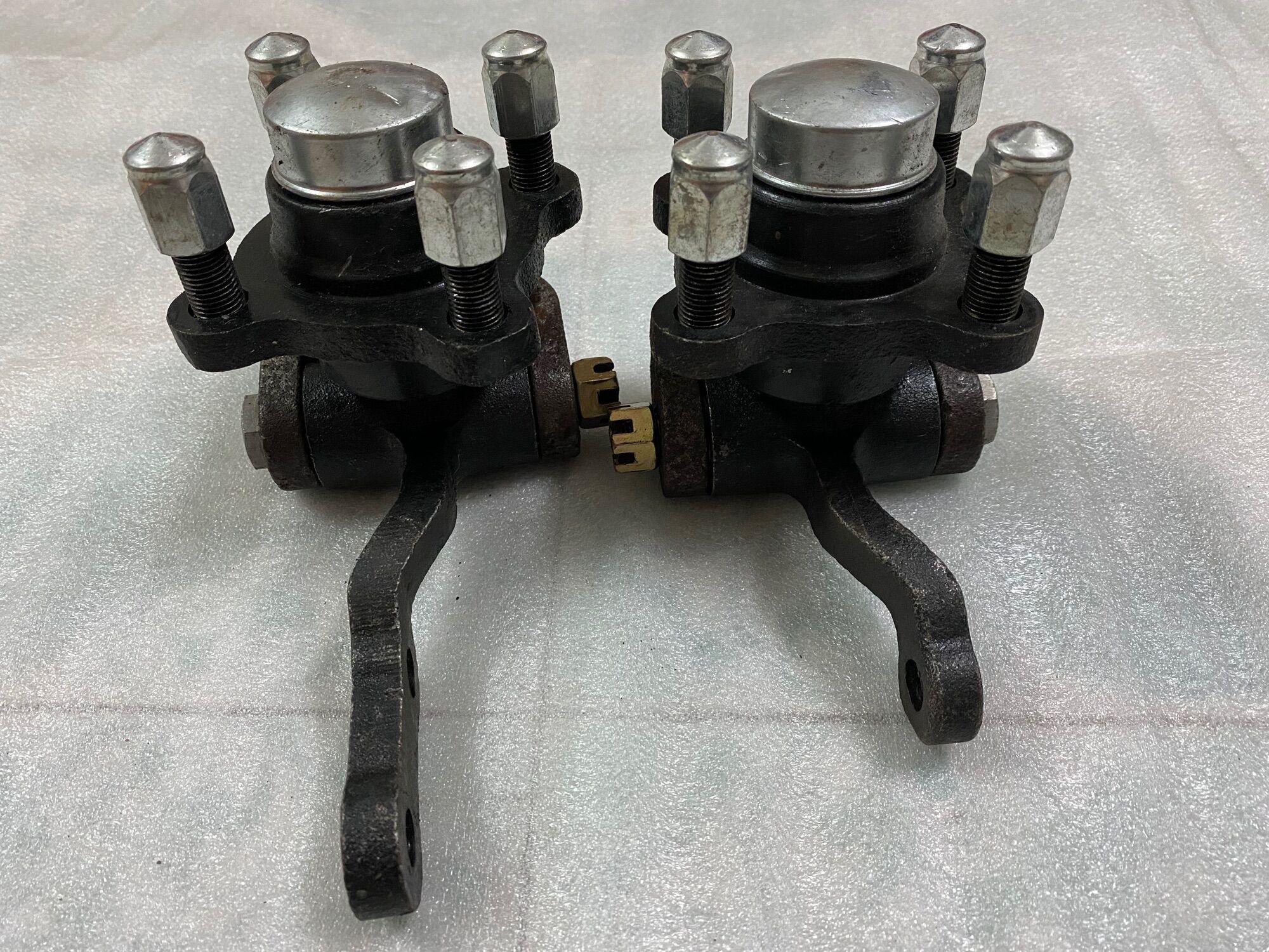 Đôi mai ơ trước xe 4 bánh tim ốc 7x10 dùng ráp bộ đầu xe 4 bánh,tim ốc đo vuông 7cm,chéo 10cm