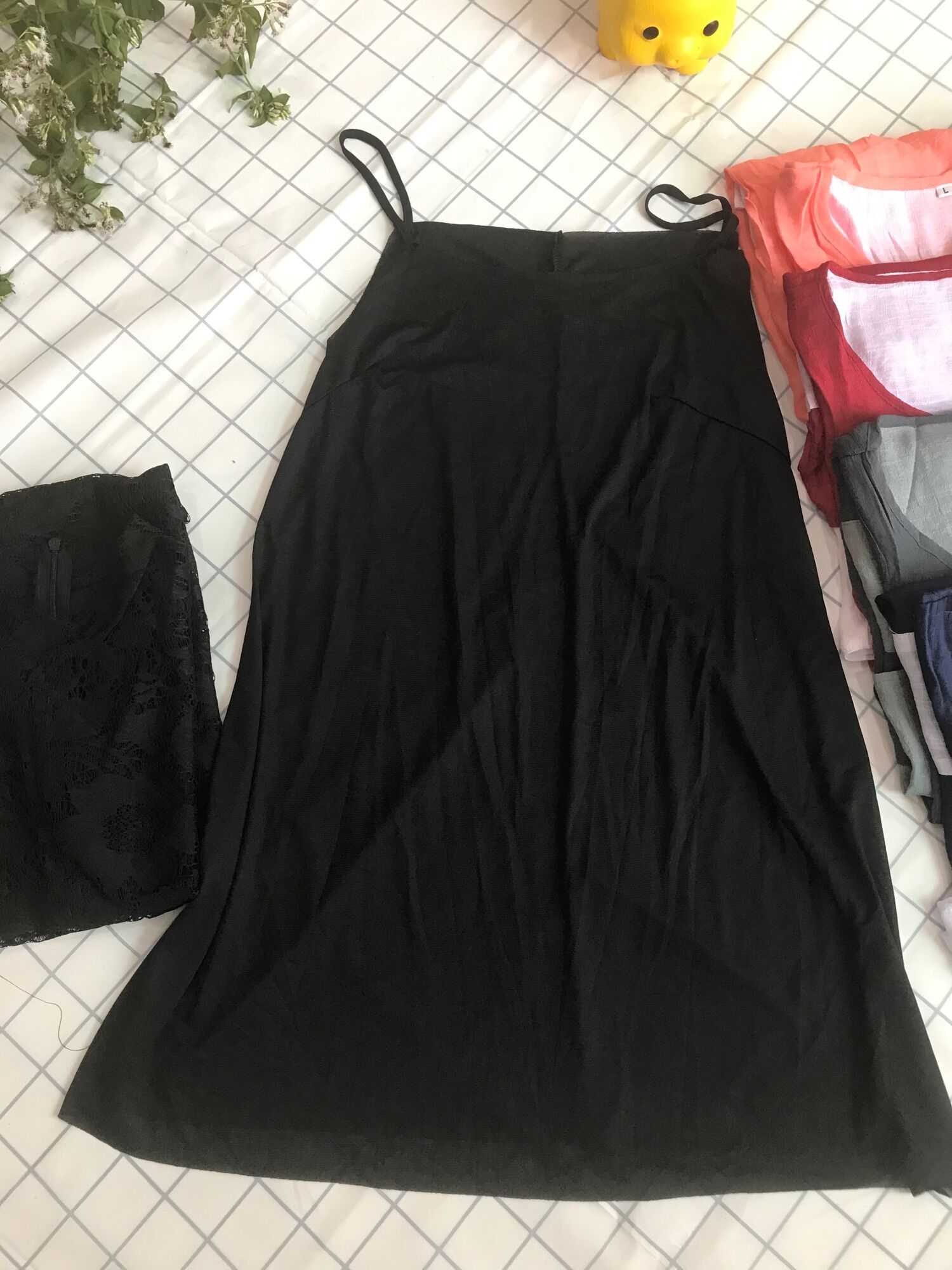 Đầm Đen 2 Lớp Phối Ren - Thanh Lịch & Quyến Rũ size M