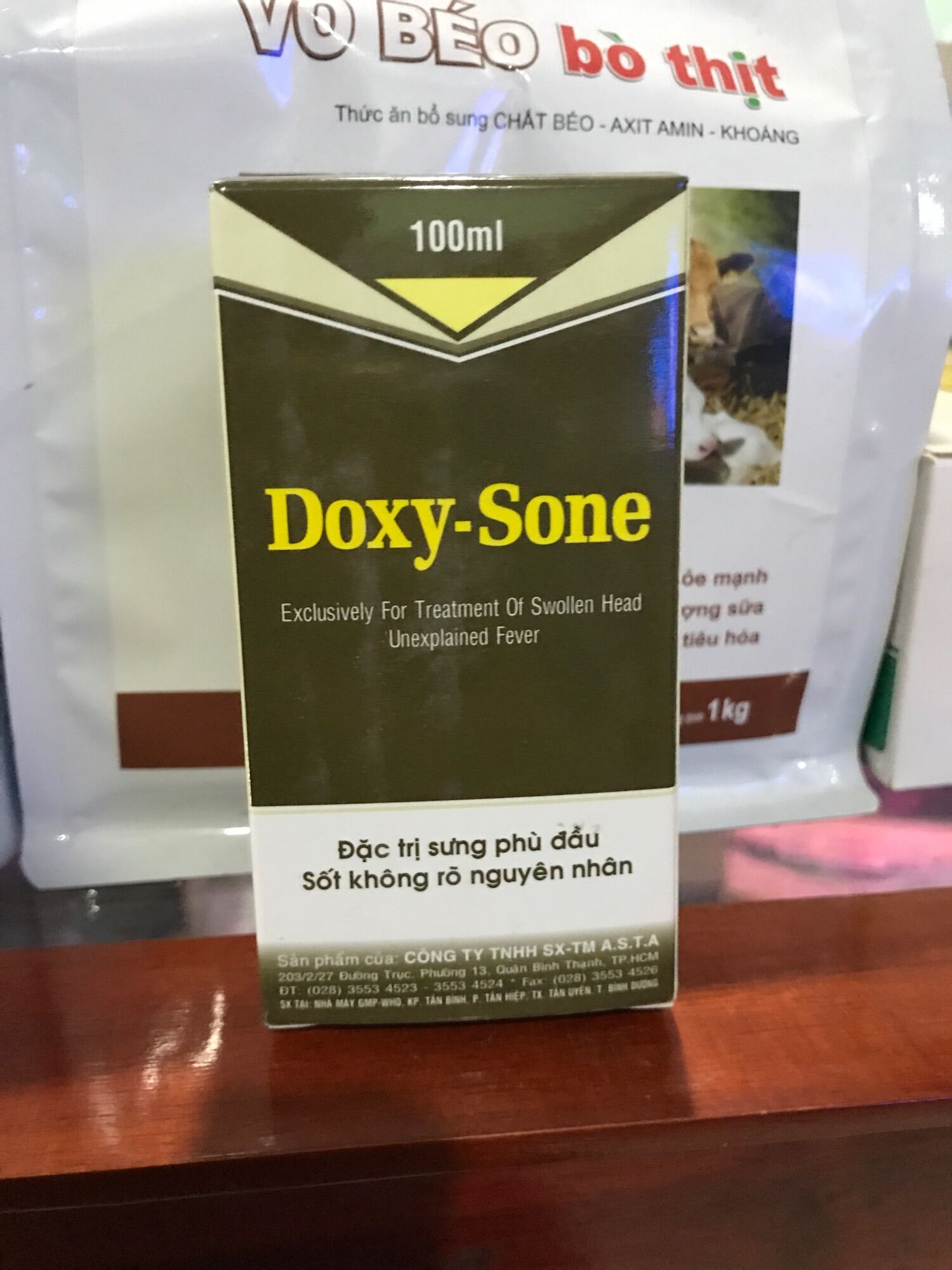 1 chai Doxy Sone 100 ml dùng cho gà đá khò khè, sưng phù đầu sốt bỏ ăn không rõ nguyên nhân.