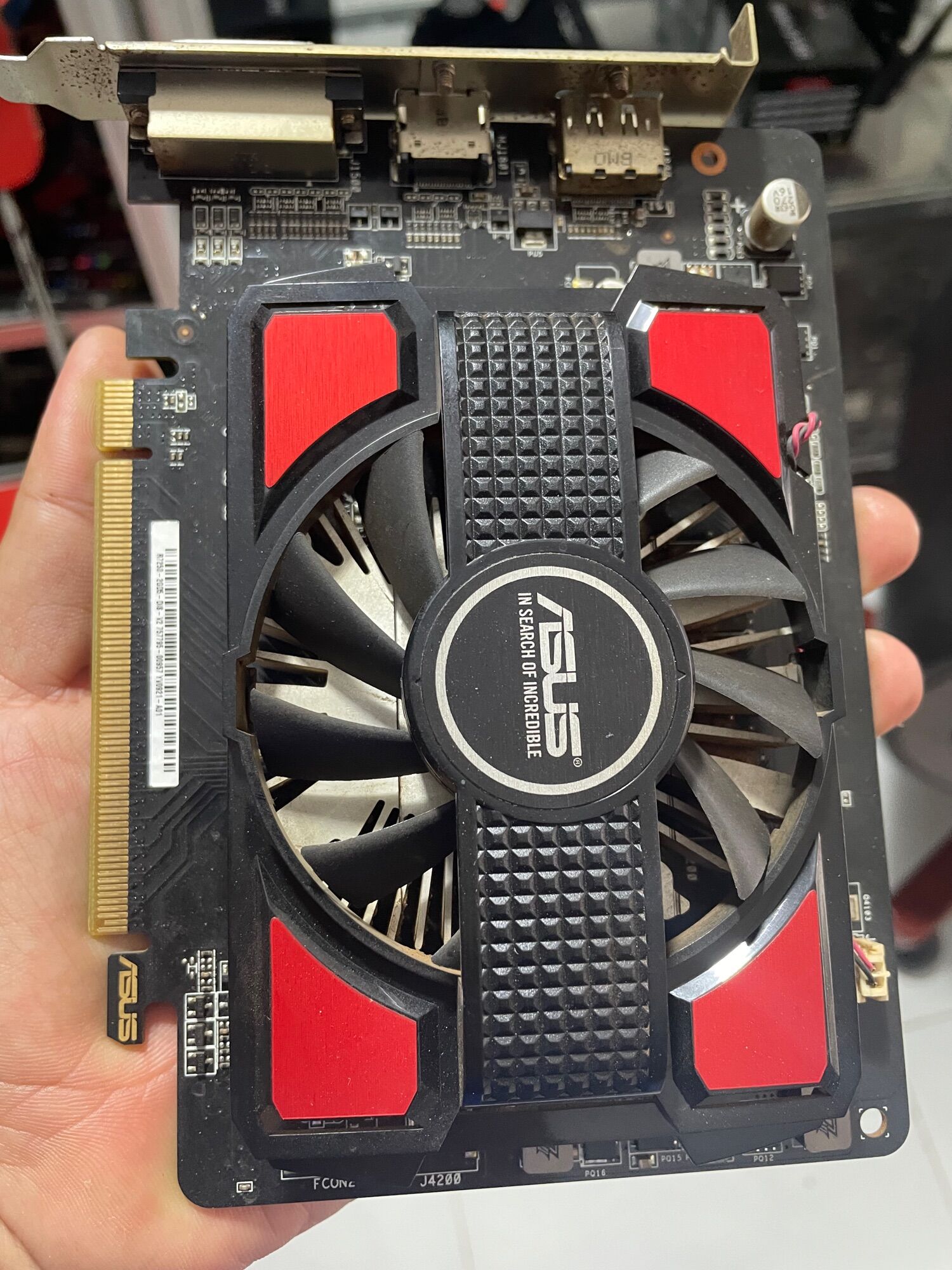 Card màn hình máy tính ASUS R7250-2GD5 (AMD Radeon R7 250, 2GB GDDR5, 128-bit, PCI Express 3.0)
