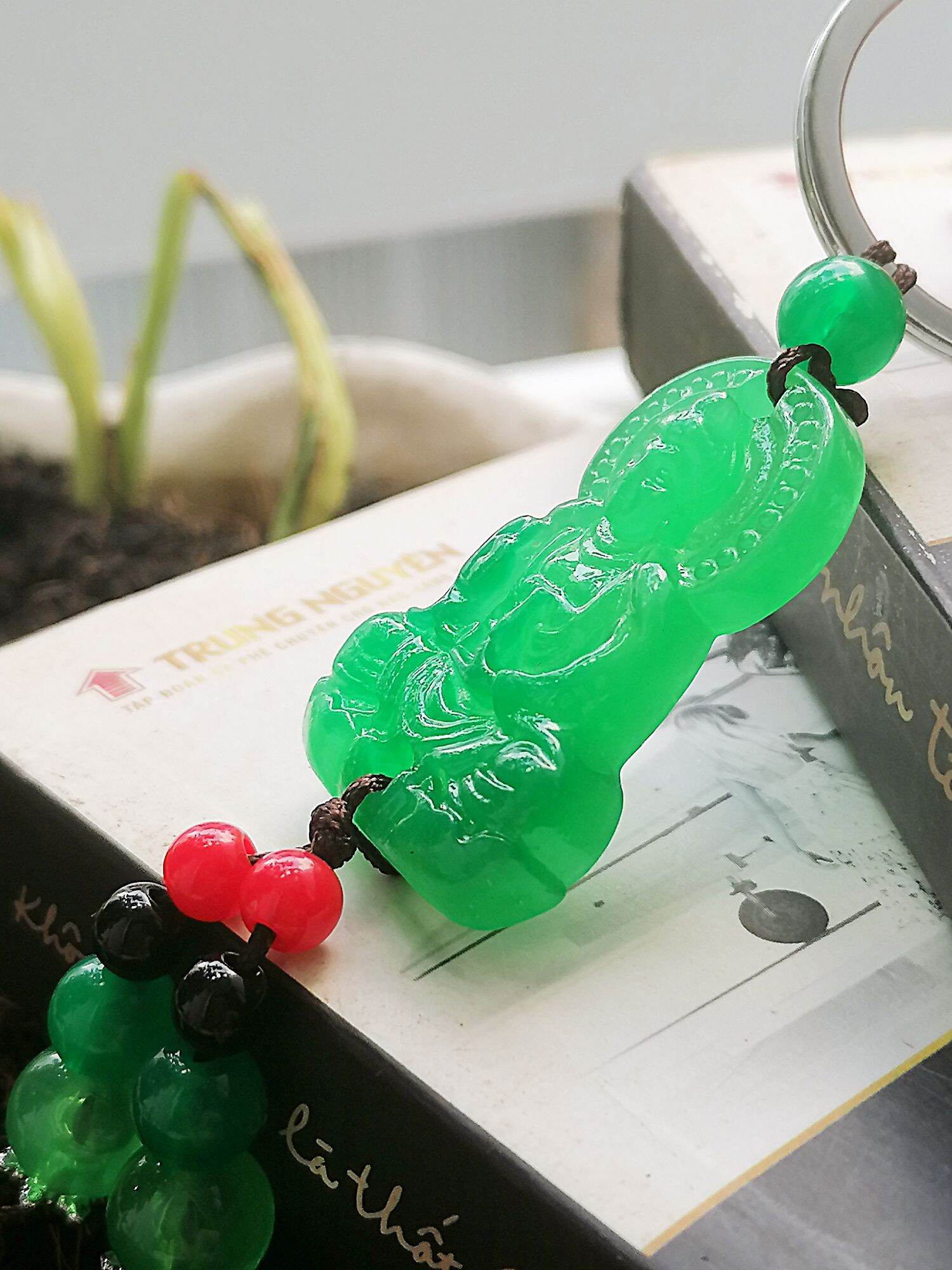 Móc khóa Phật Bà Quan Âm xanh lục bảo