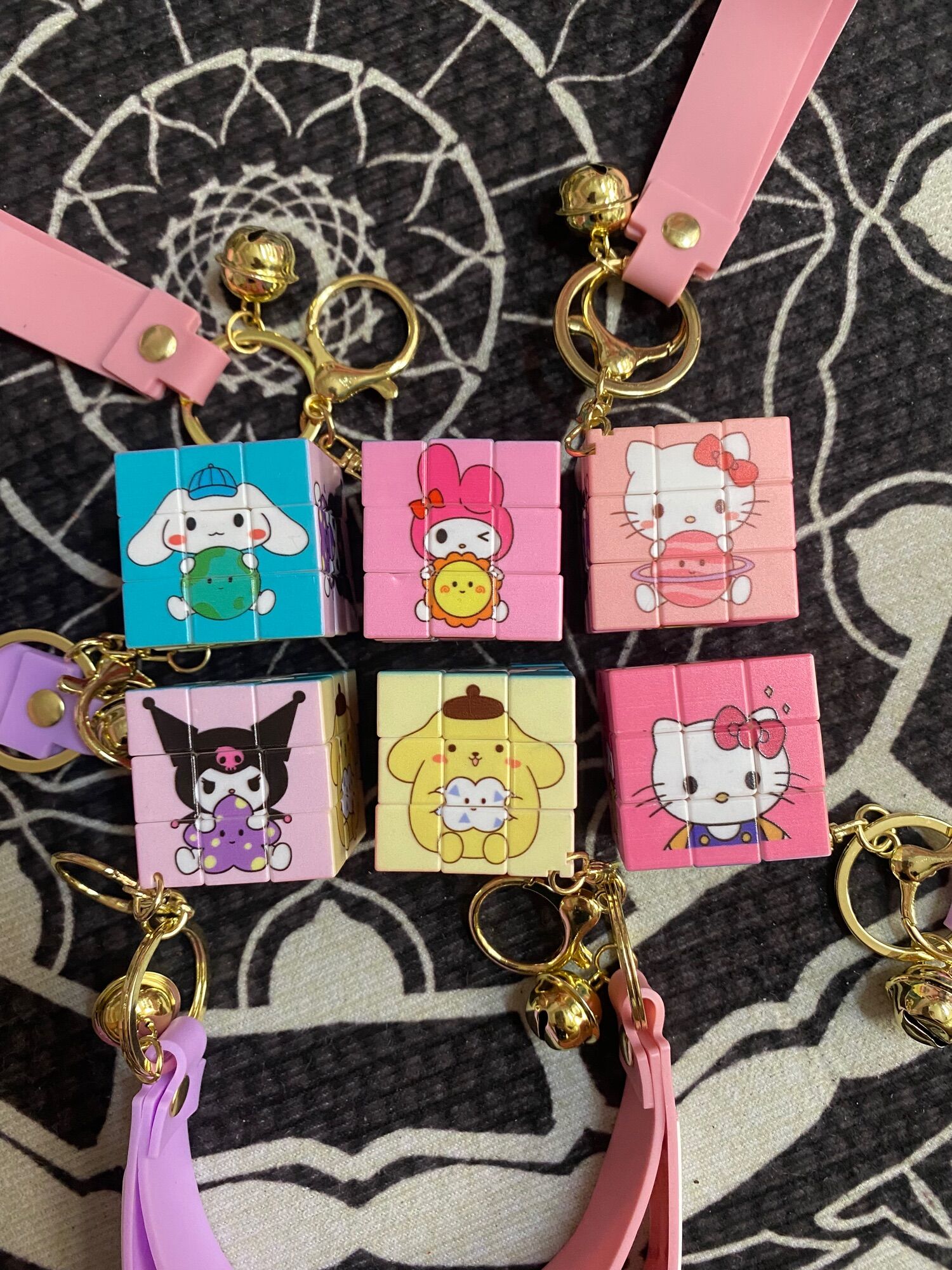 Móc khoá rubik gấu dâu, doraemon, sanrio