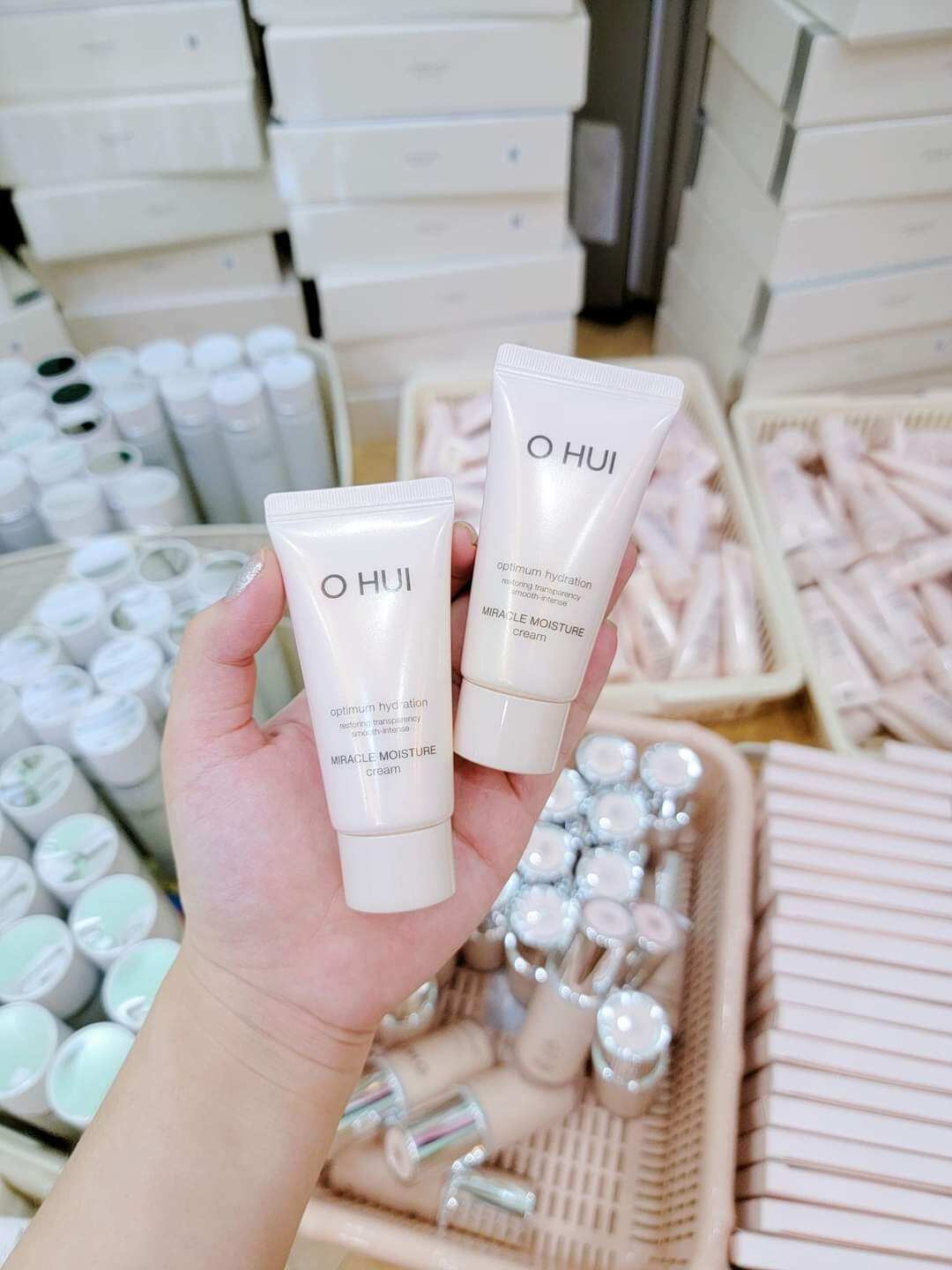 Kem dưỡng ẩm sáng da OHUI Miracle Moisture Cream 25ml