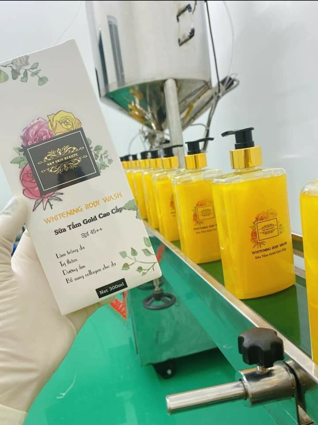 SỮA TẮM KÍCH TRẮNG VÀNG 24K