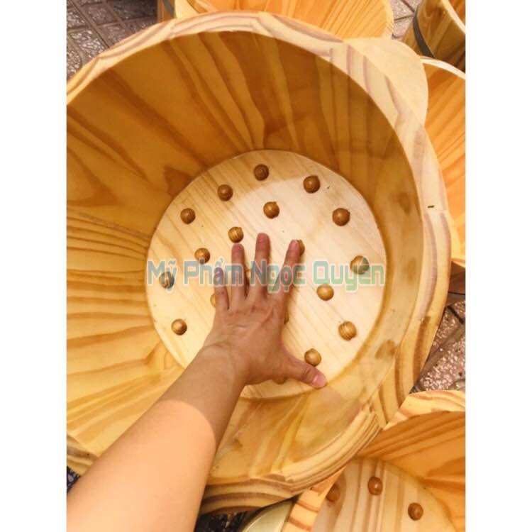 Chậu gỗ ngâm chân có hạt massage