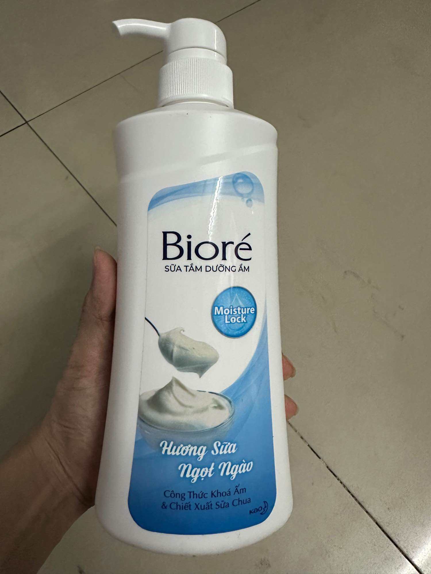 Sữa Tắm Dưỡng Ẩm Bioré Hương Sữa Ngọt Ngào 530g