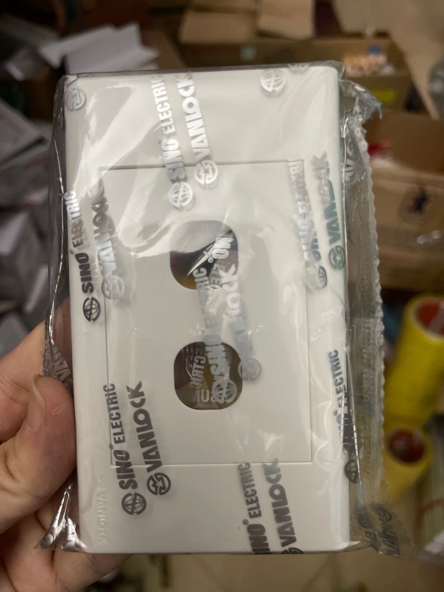 Mặt ổ cắm công tắc Sino Vanlock