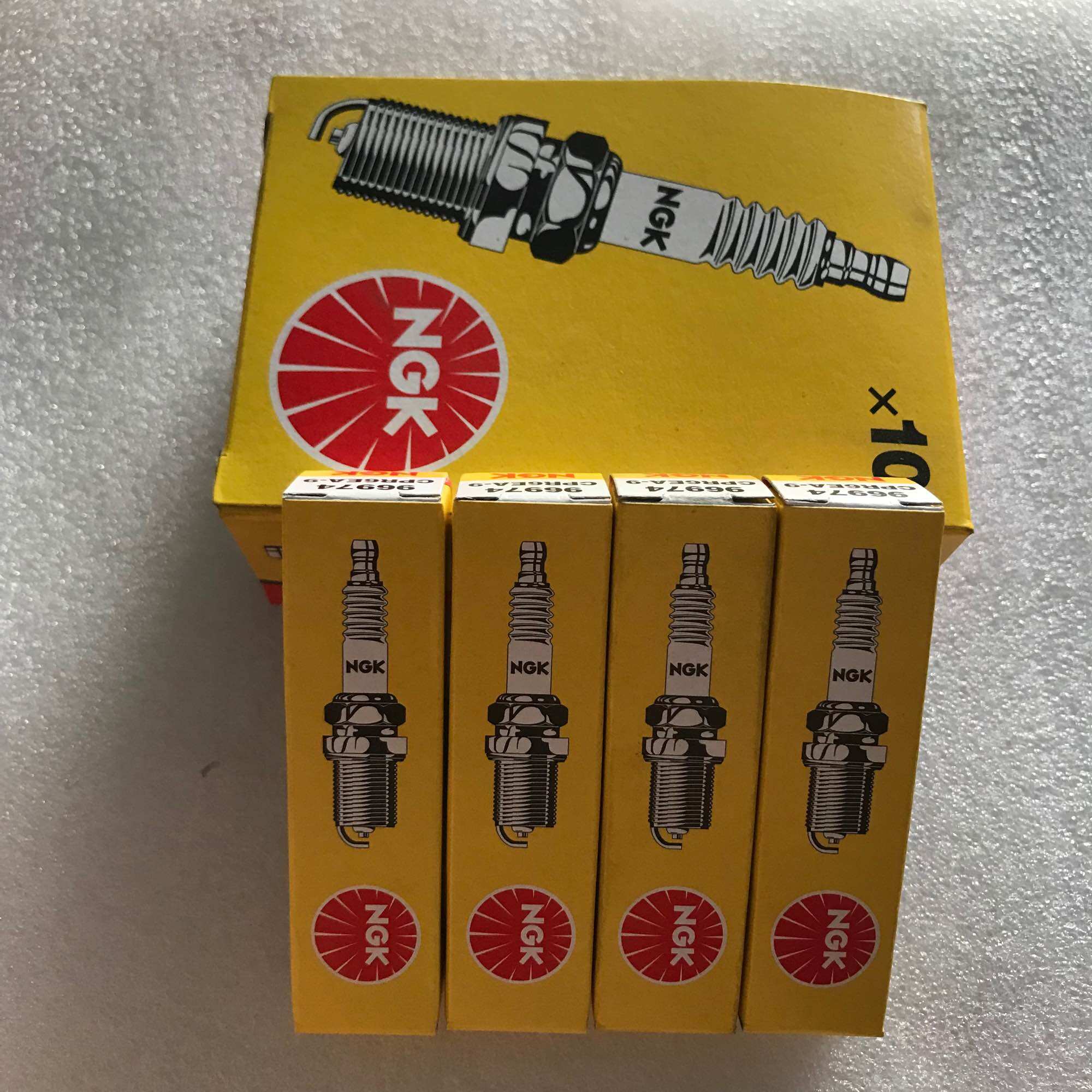 Bugi NGK CPR6EA-9 (chân dài)chính hãng