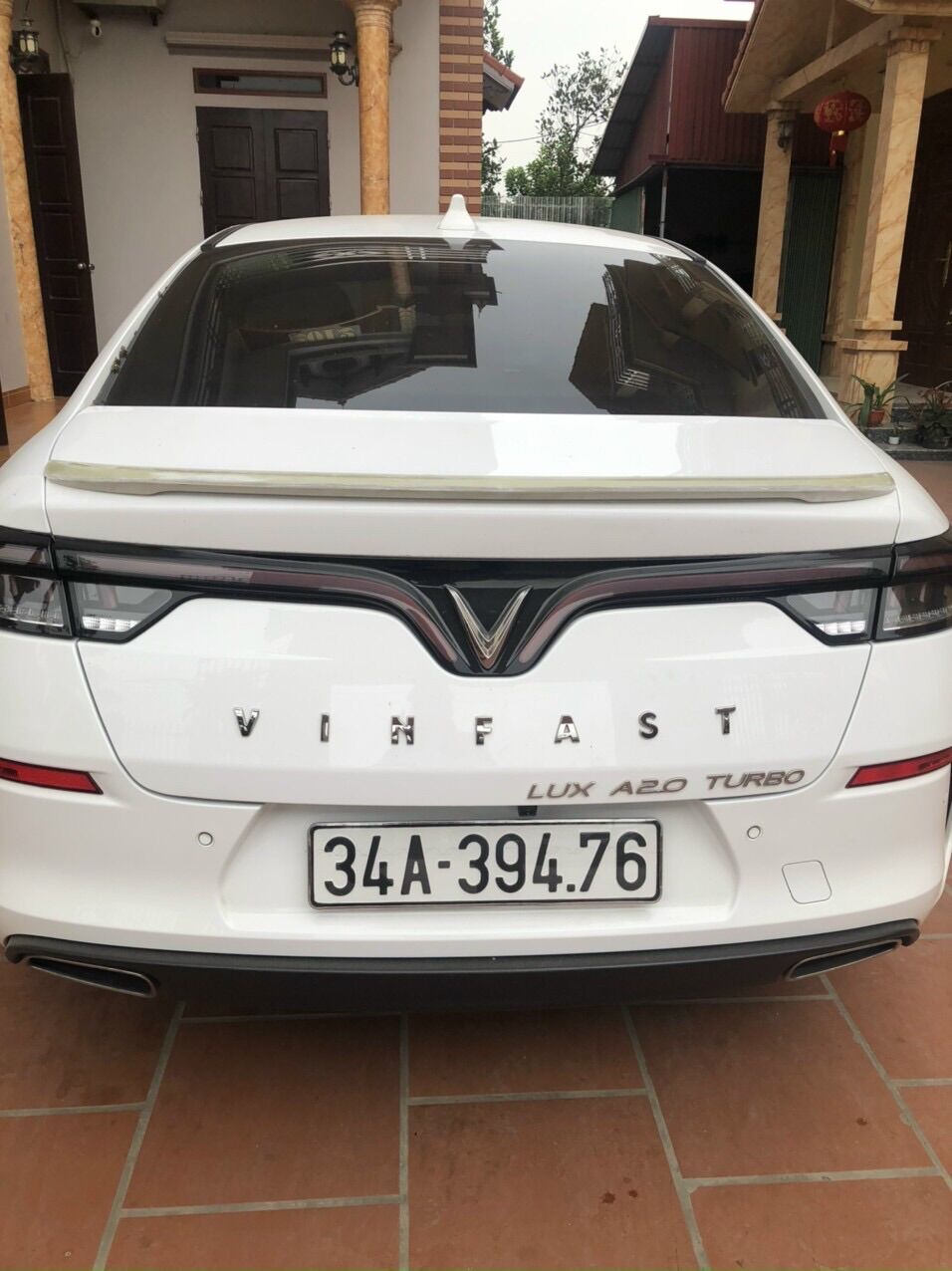Đuôi gió liền cốp Vinfast Lux A