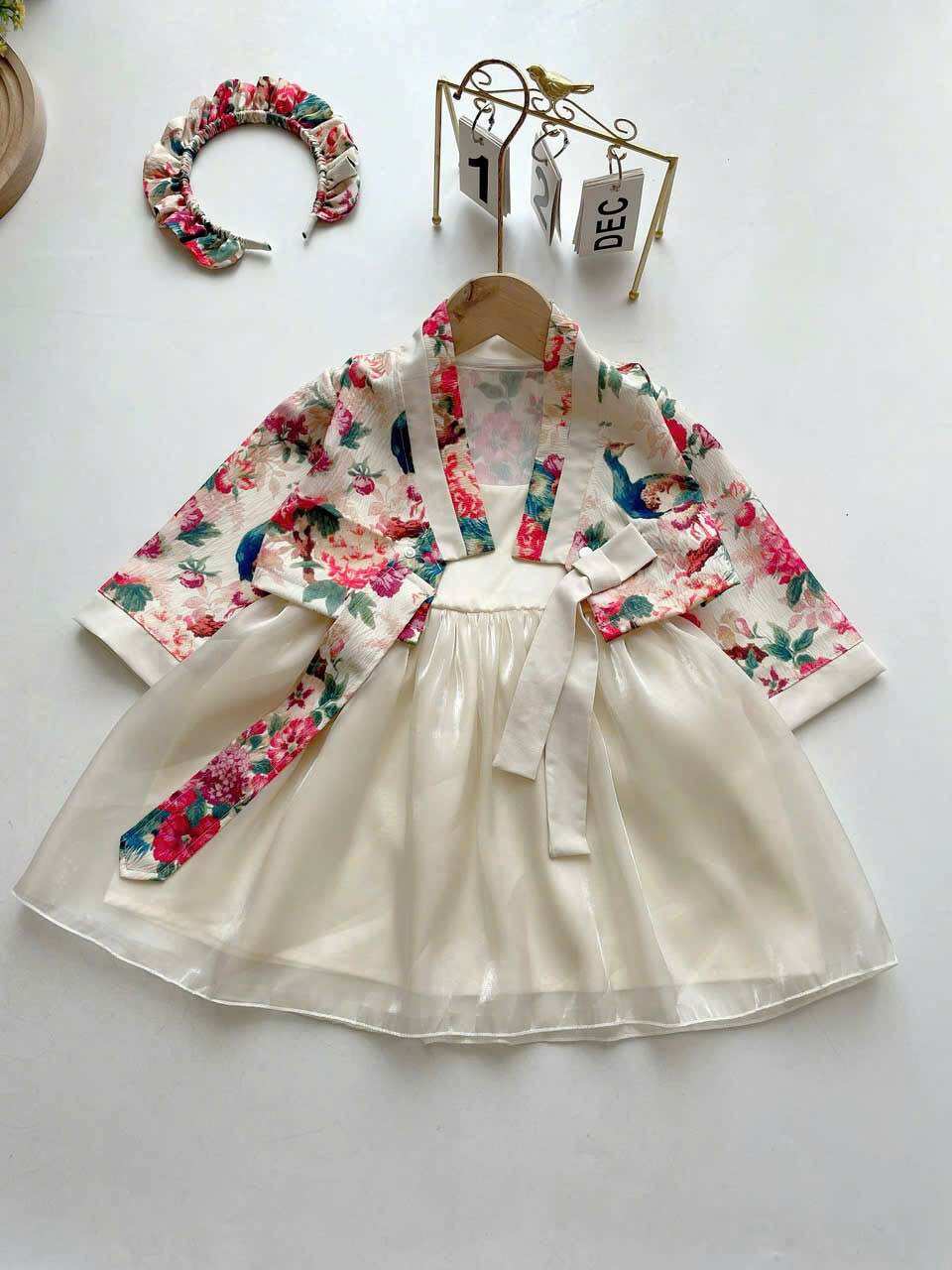 Váy Hanbok Hoa Nhí Đỏ Cho Bé Gái