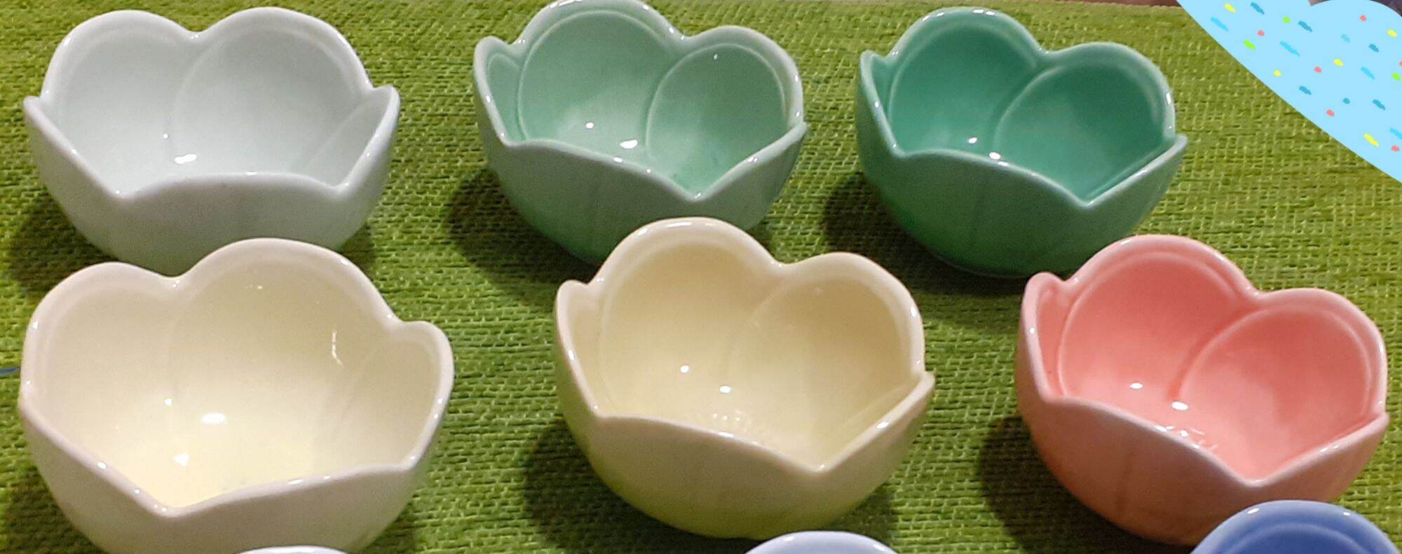 Chén gốm sứ nhỏ hình hoa 7,5cm x 4cm