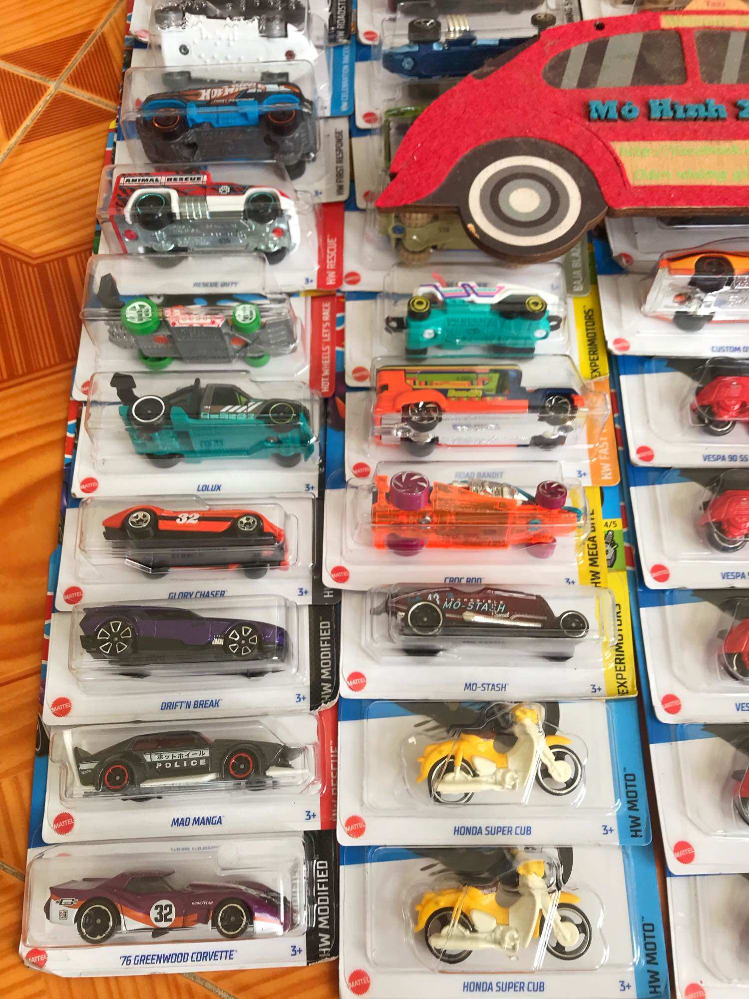 Mô hình xe Hot Wheel bằng Sắt tỉ lệ 1/64