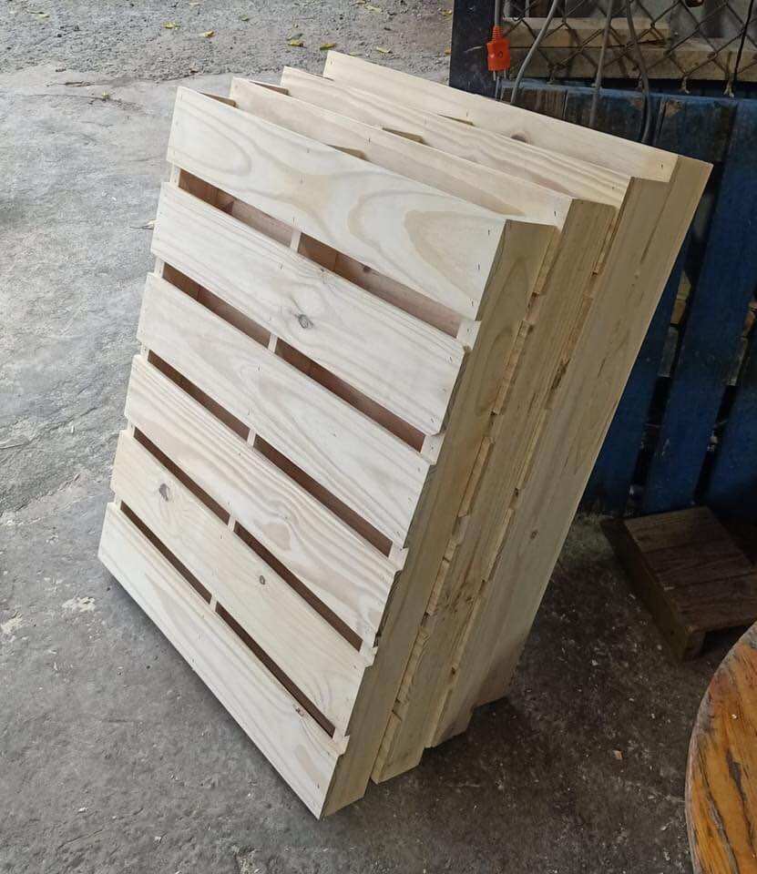 Giường palet gỗ thông Mỹ (làm từ ván mới nhập khẩu)
