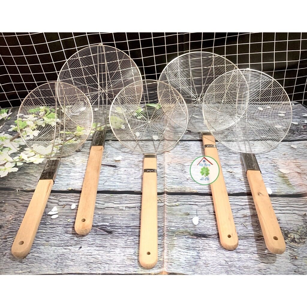 Vợt vớt thức ăn cán gỗ (6 size từ 20cm đến 30cm)