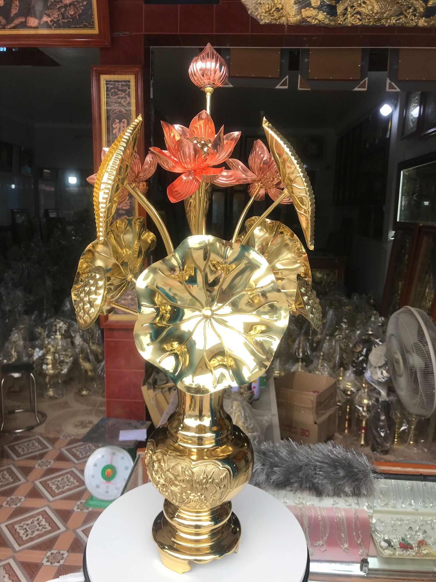 LỌ HOA KÈM HOA SEN CAO CẤP