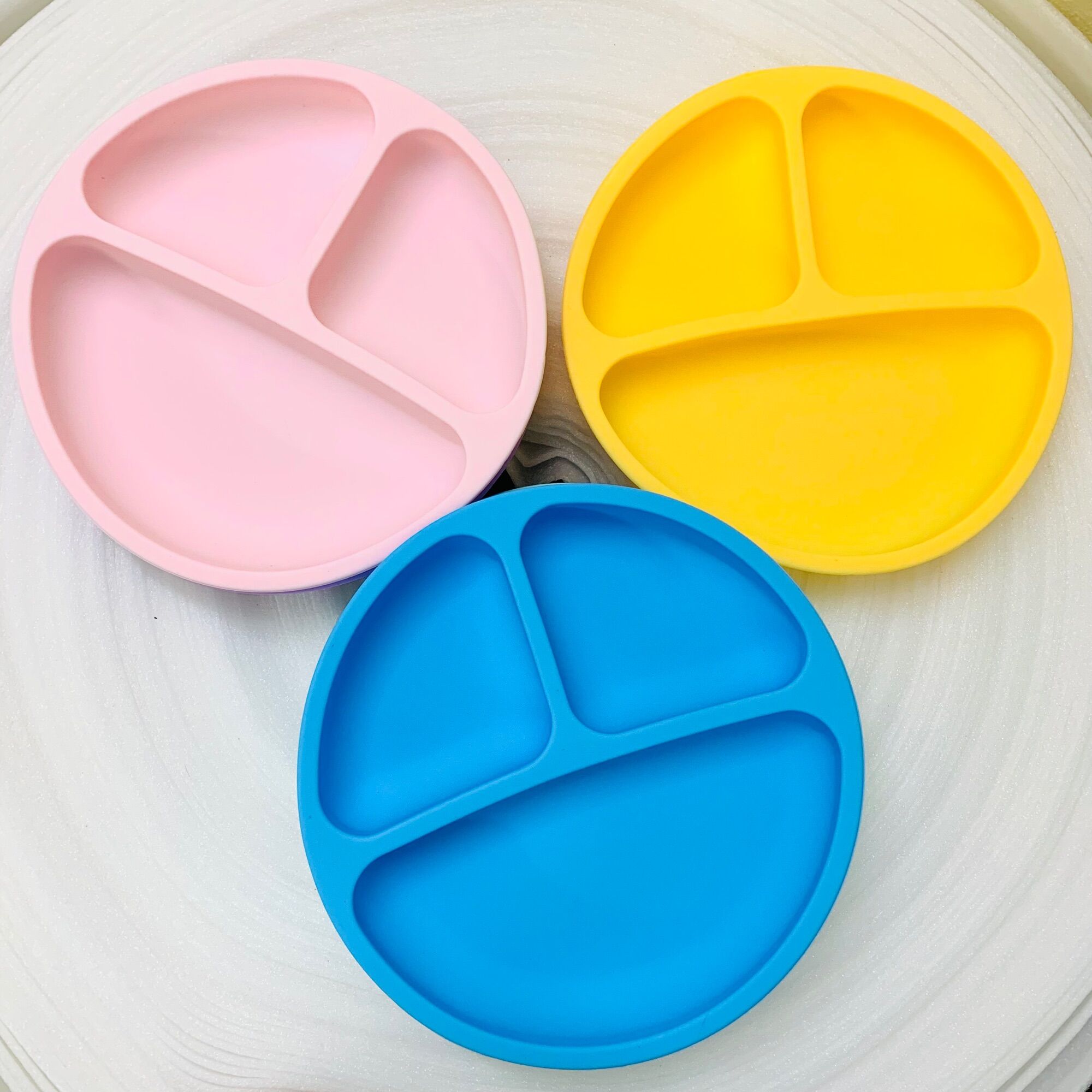 Khay ăn dặm silicon 3 ngăn dày dặn, an toàn cho bé