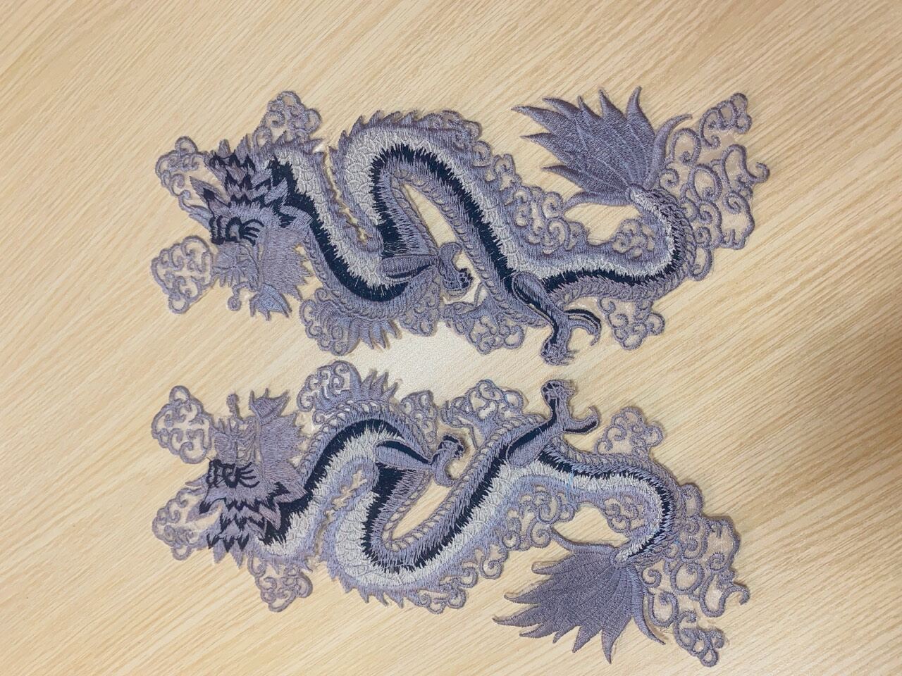 Miếng thêu rồng trang trí áo dài