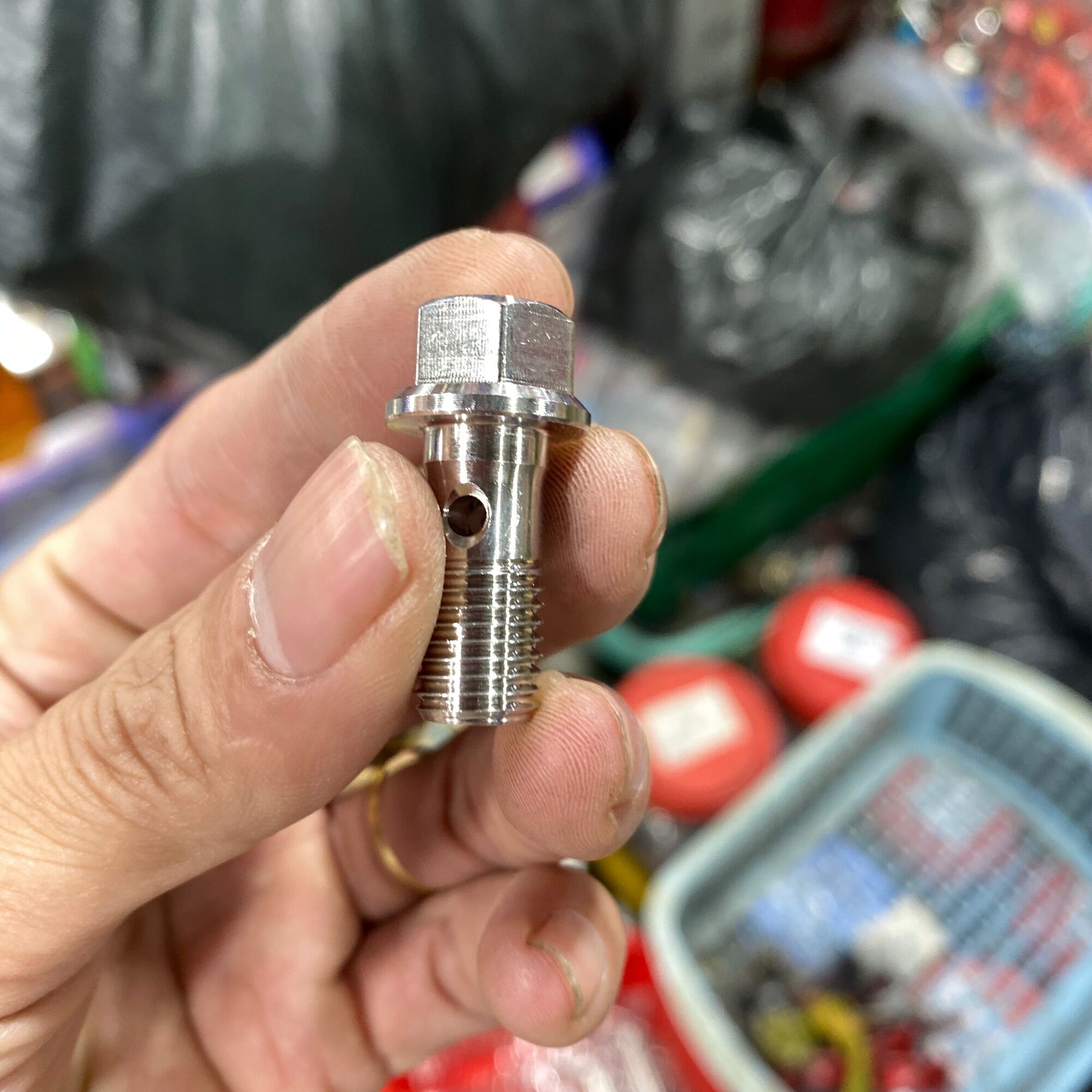 ốc dẫn dầu chỉ âm gắn heo dầu zin