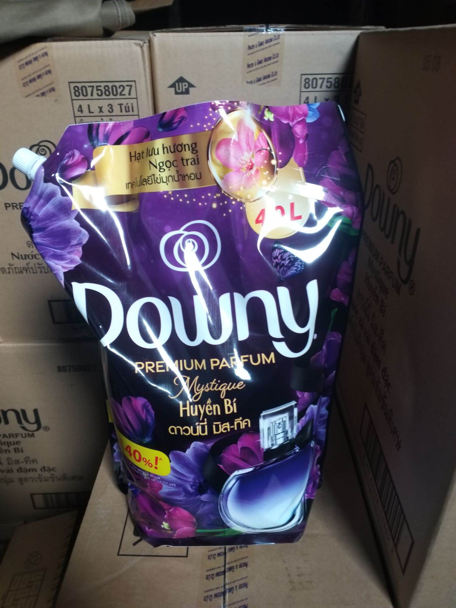 Nước xả vải DOWNY 4L