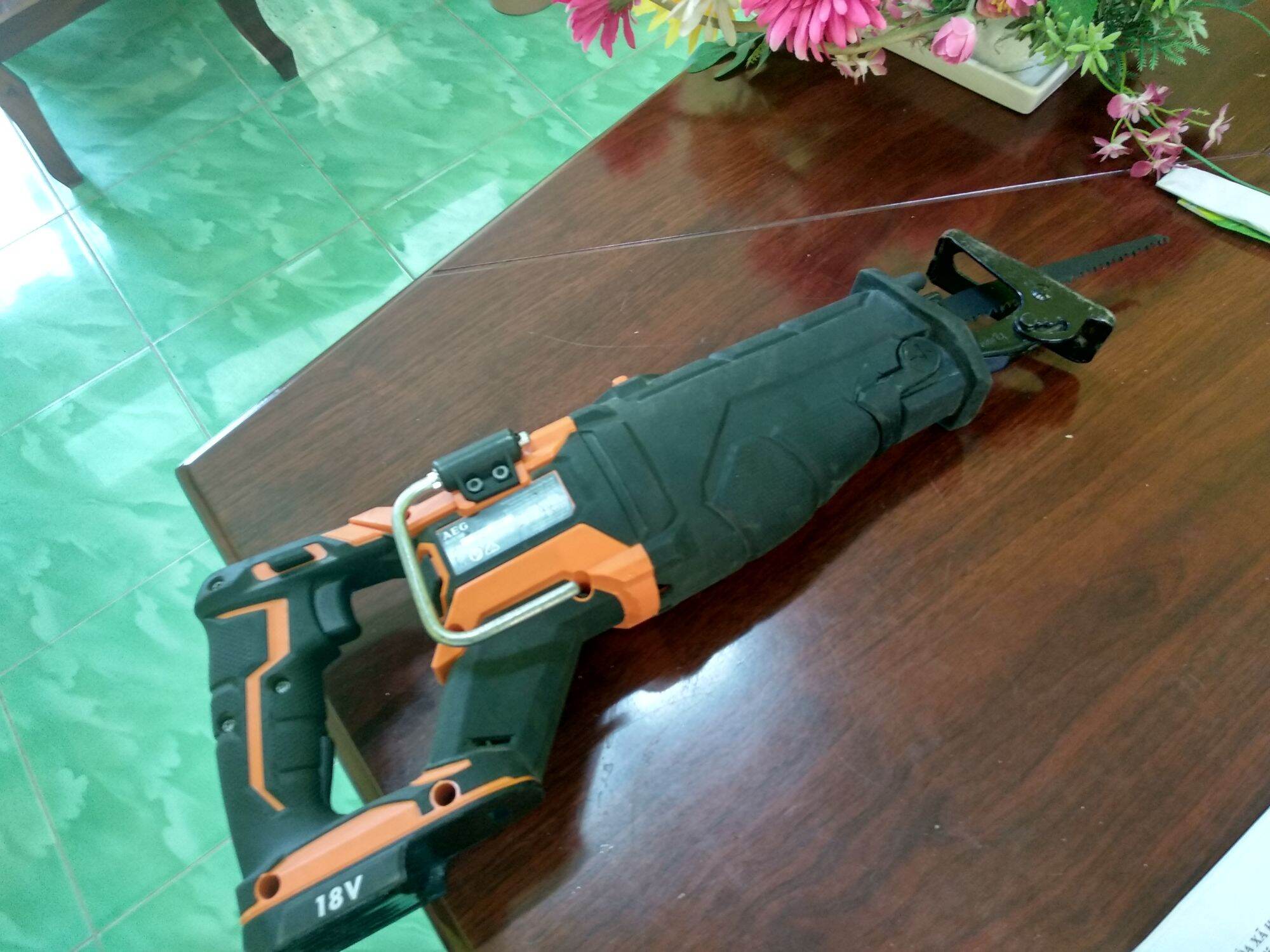 Cưa kiếm AEG