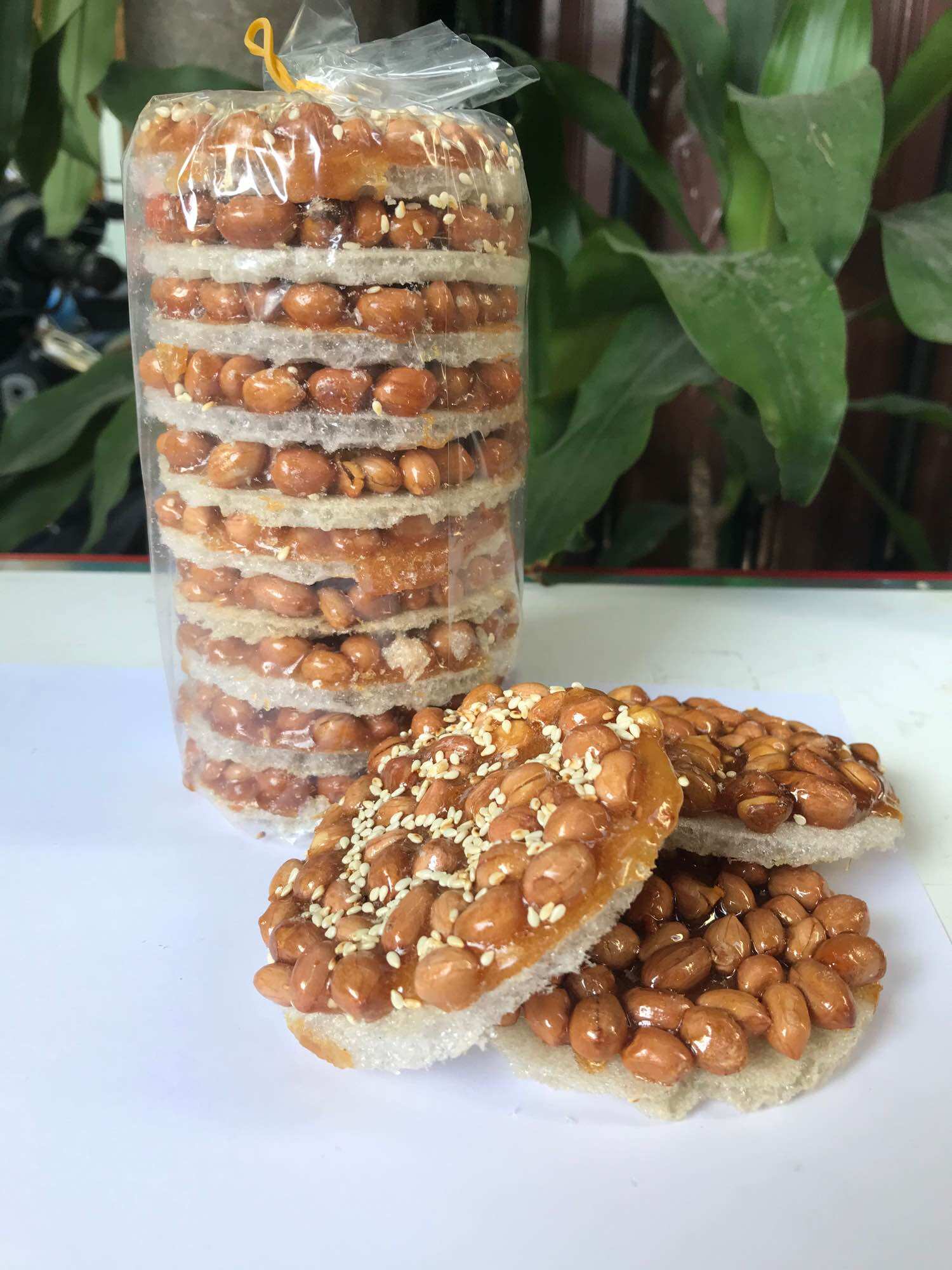 Kẹo đậu phộng bánh tráng cây 250g( 10 miếng )